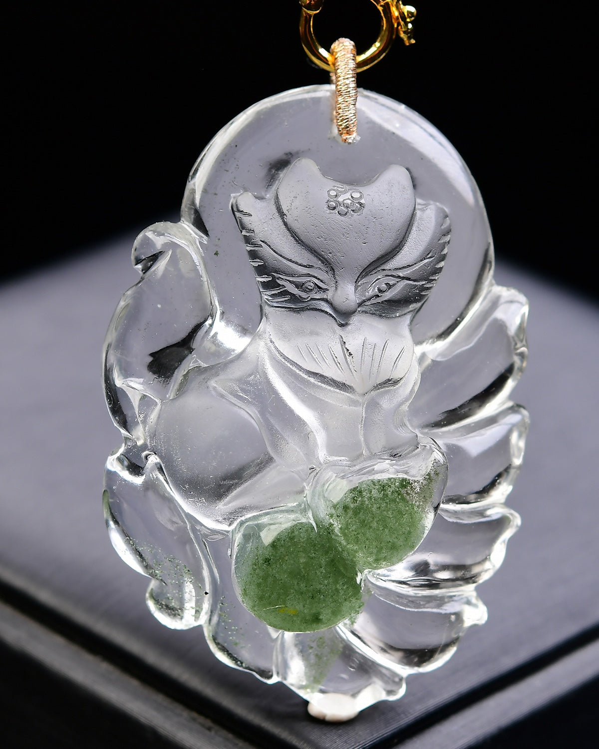 A1893 Beautiful Green Crystal Hand Carved Nine-tailed Fox Pendant w Hand Woven Beads Necklace