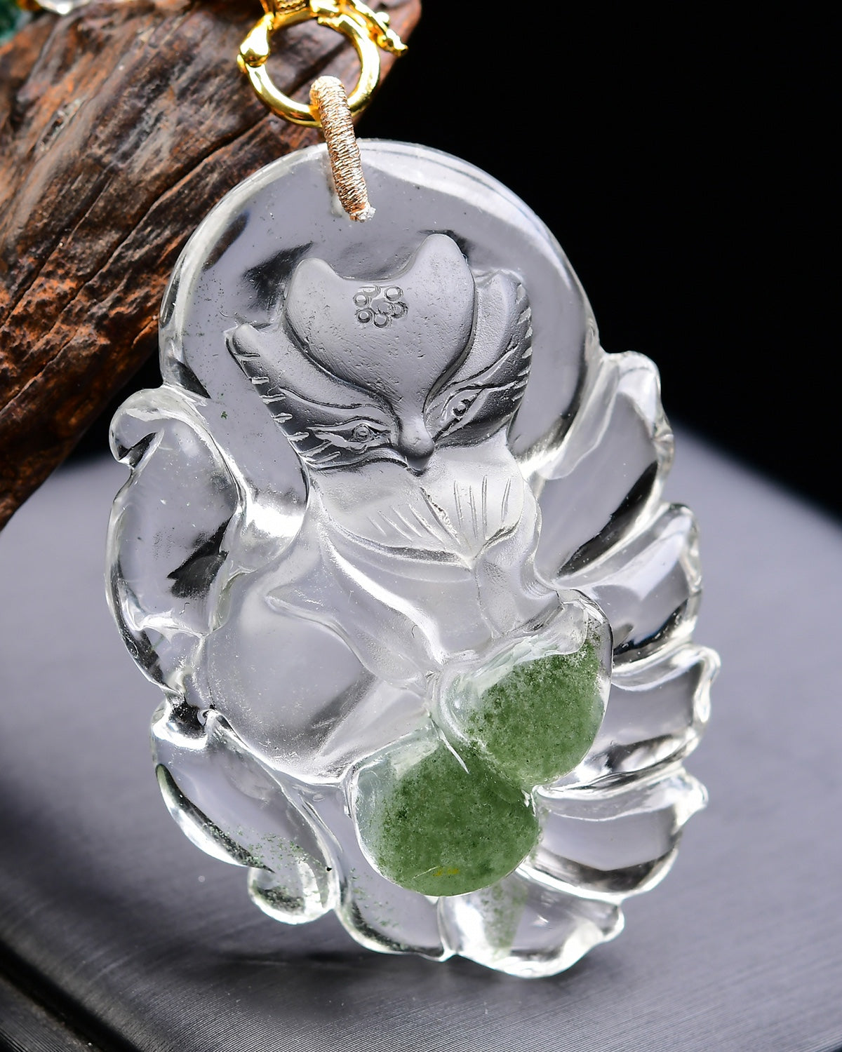A1893 Beautiful Green Crystal Hand Carved Nine-tailed Fox Pendant w Hand Woven Beads Necklace