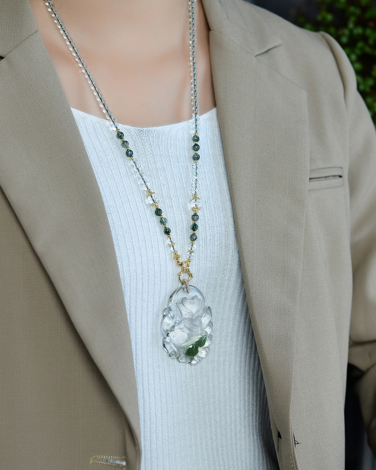 A1893 Beautiful Green Crystal Hand Carved Nine-tailed Fox Pendant w Hand Woven Beads Necklace