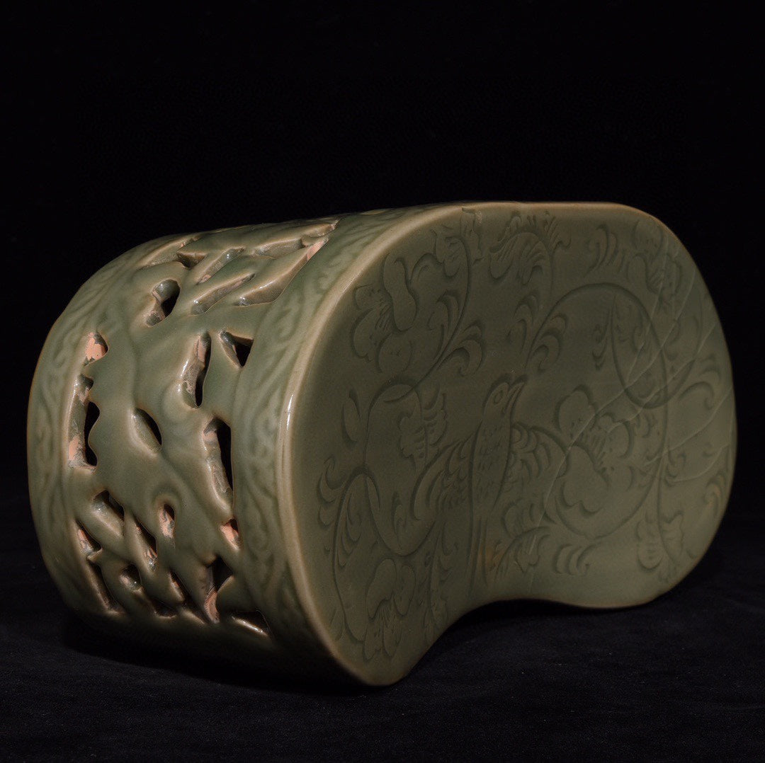 A1905 Chinese Yue Kiln Porcelain Pillow Statue