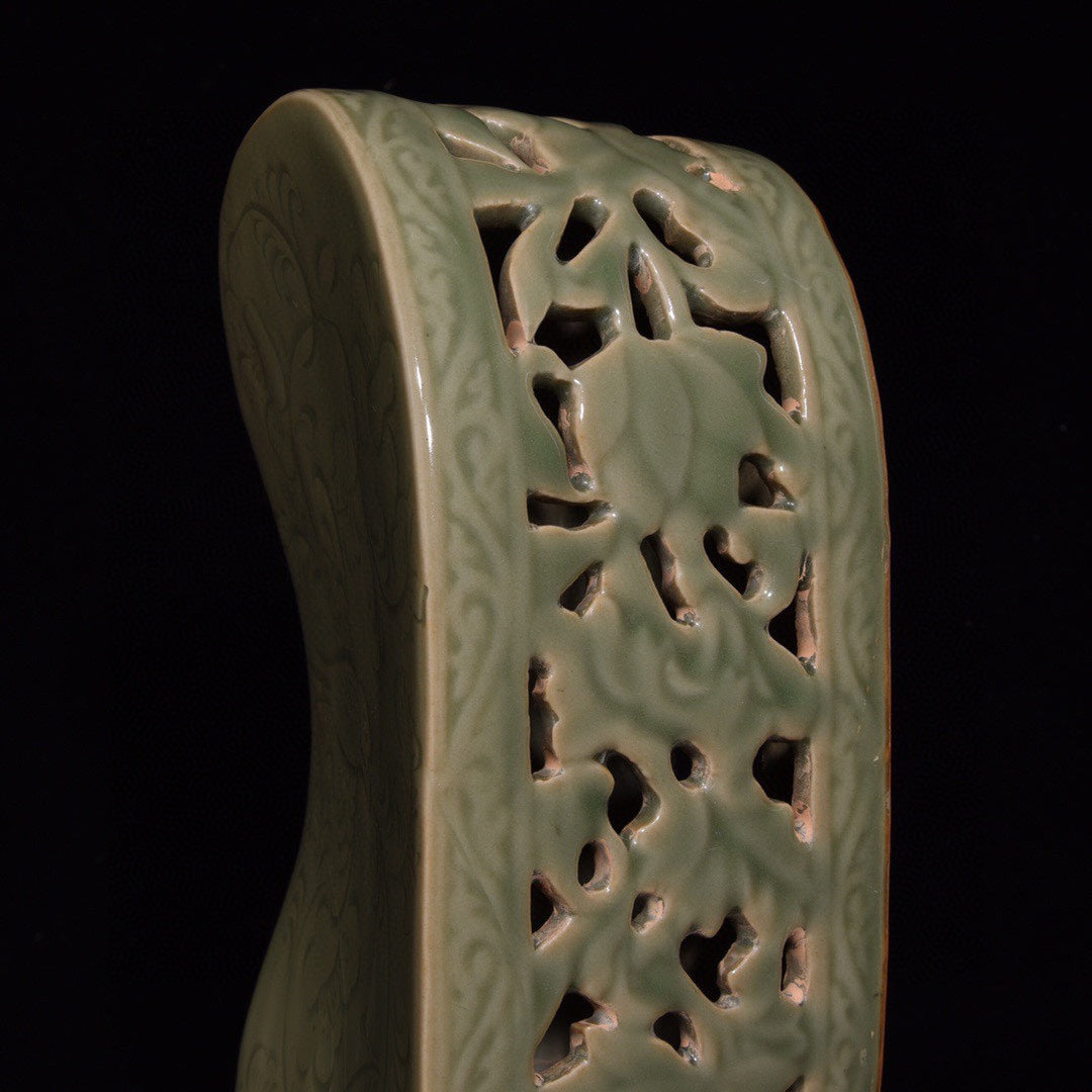A1905 Chinese Yue Kiln Porcelain Pillow Statue