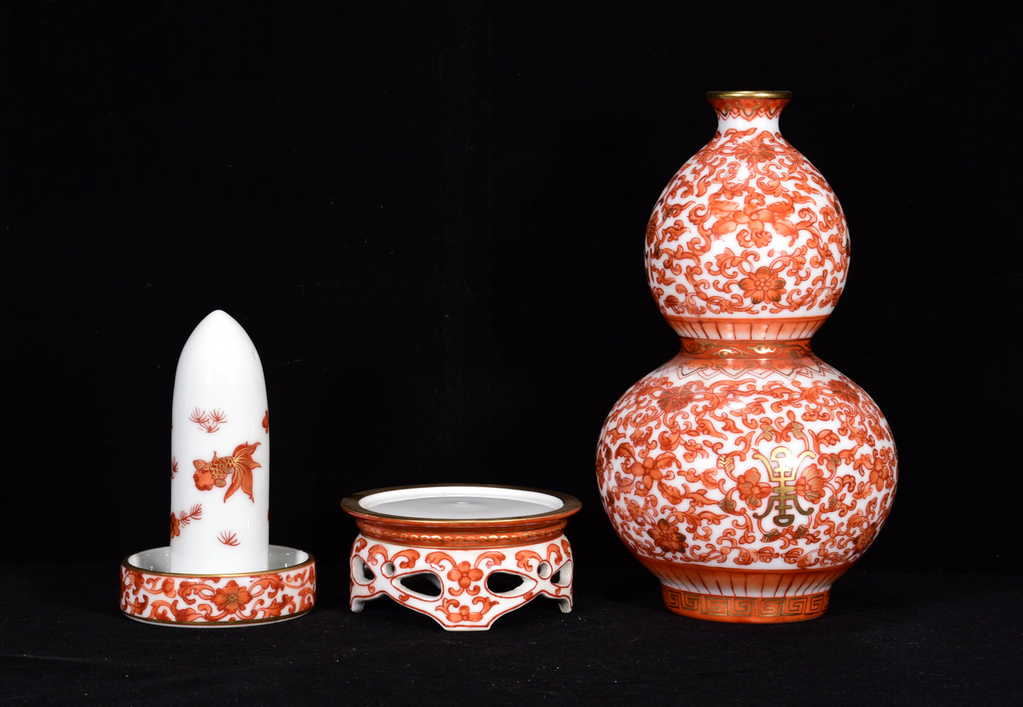 A1916 Chinese Qing Dynasty Gilt Edge Iron Red Glaze Flowers Design Gourd Shape Turn Heart Porcelain Vase