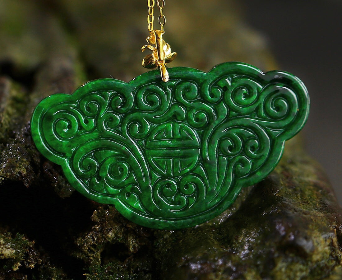 A1924 Exquisite Green Jadeite Carved Ruyi Pendant w 18K Gold Buckle Necklace