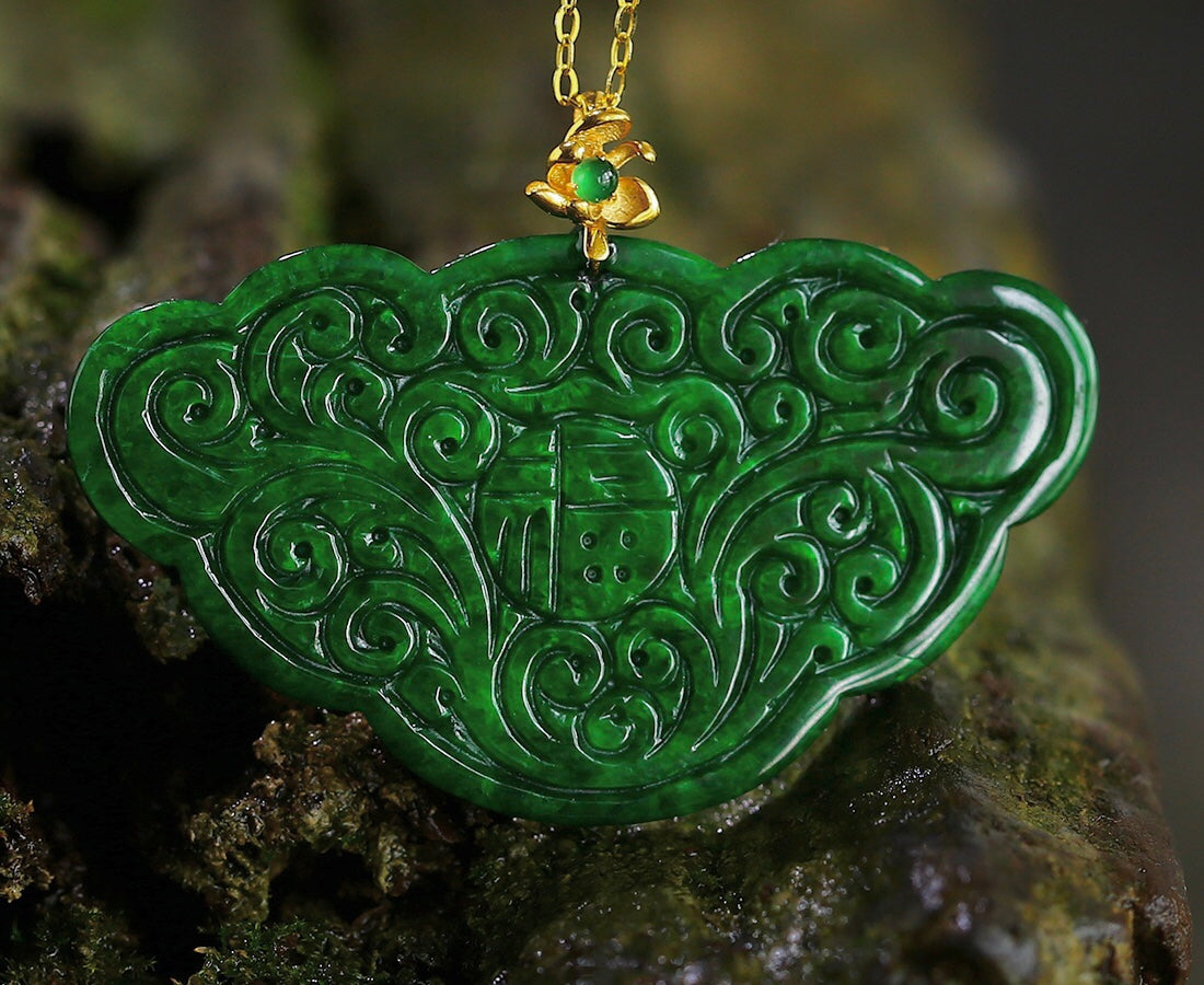 A1924 Exquisite Green Jadeite Carved Ruyi Pendant w 18K Gold Buckle Necklace