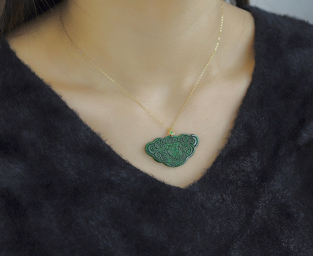 A1924 Exquisite Green Jadeite Carved Ruyi Pendant w 18K Gold Buckle Necklace