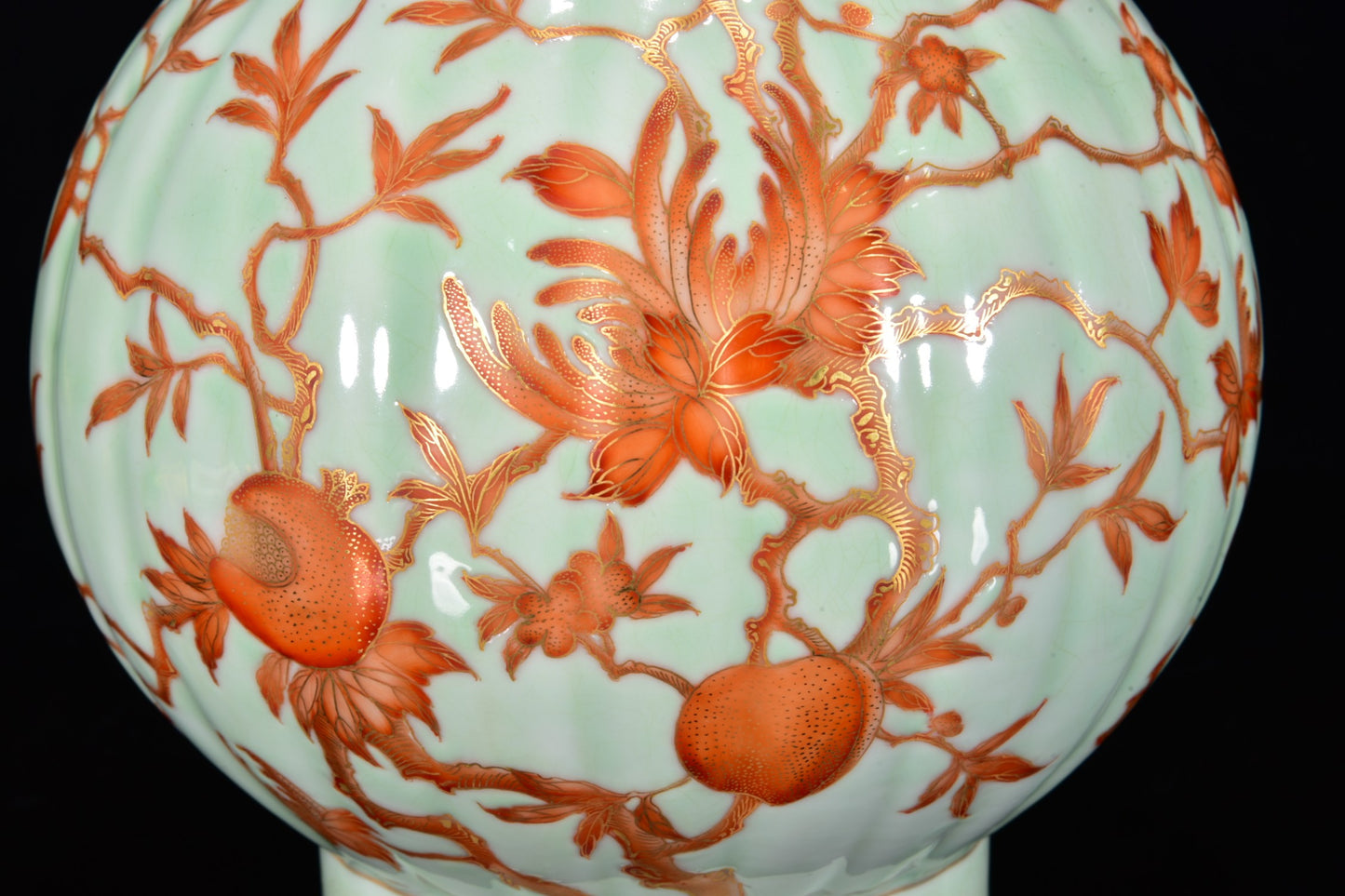A1941 Chinese Gilt Edge Green Glaze Iron Red Glaze Pomegranate Design Porcelain Vase