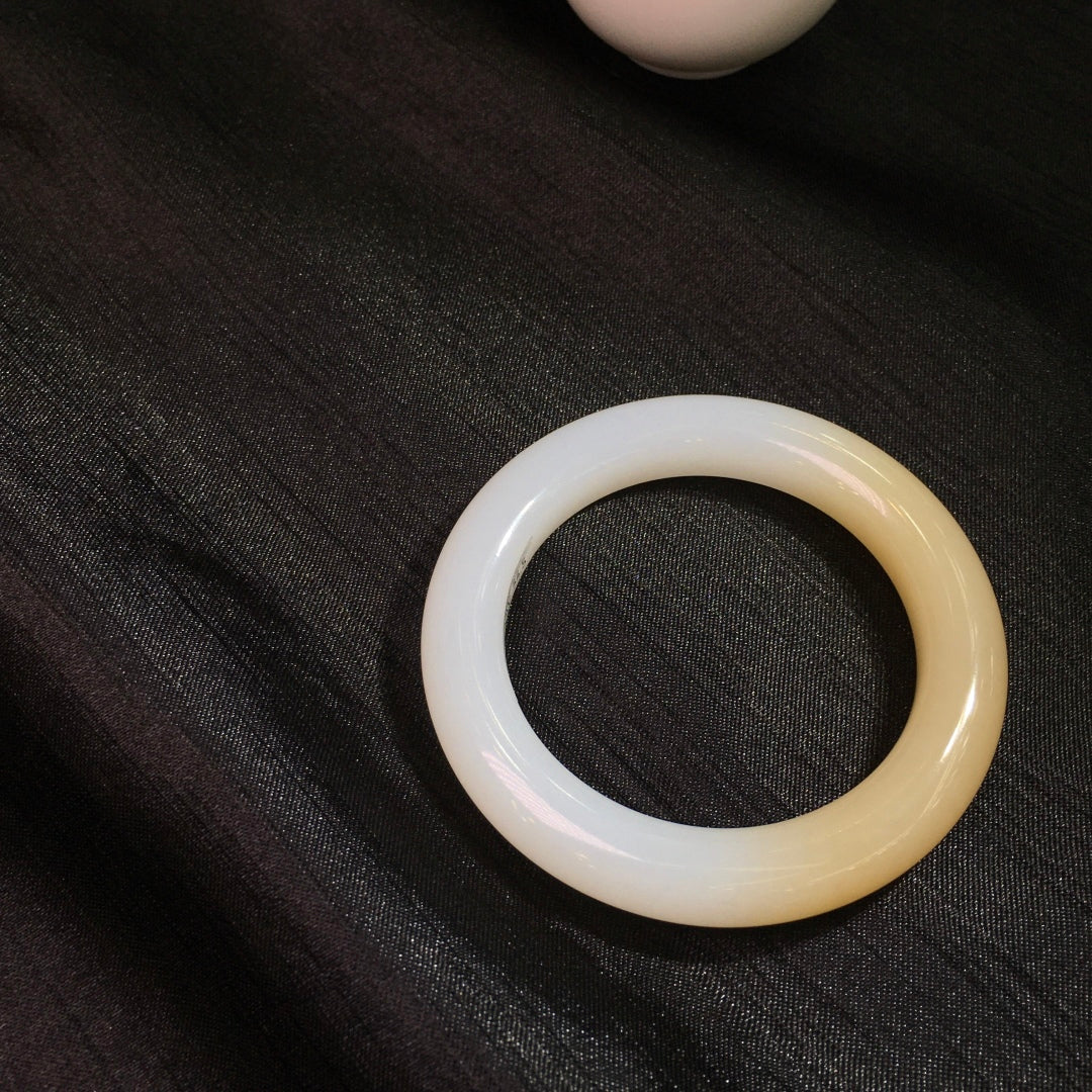 A1977 Inside Diameter 54.5 MM Superb Chinese Sugar & White Hetian Jade Bracelet