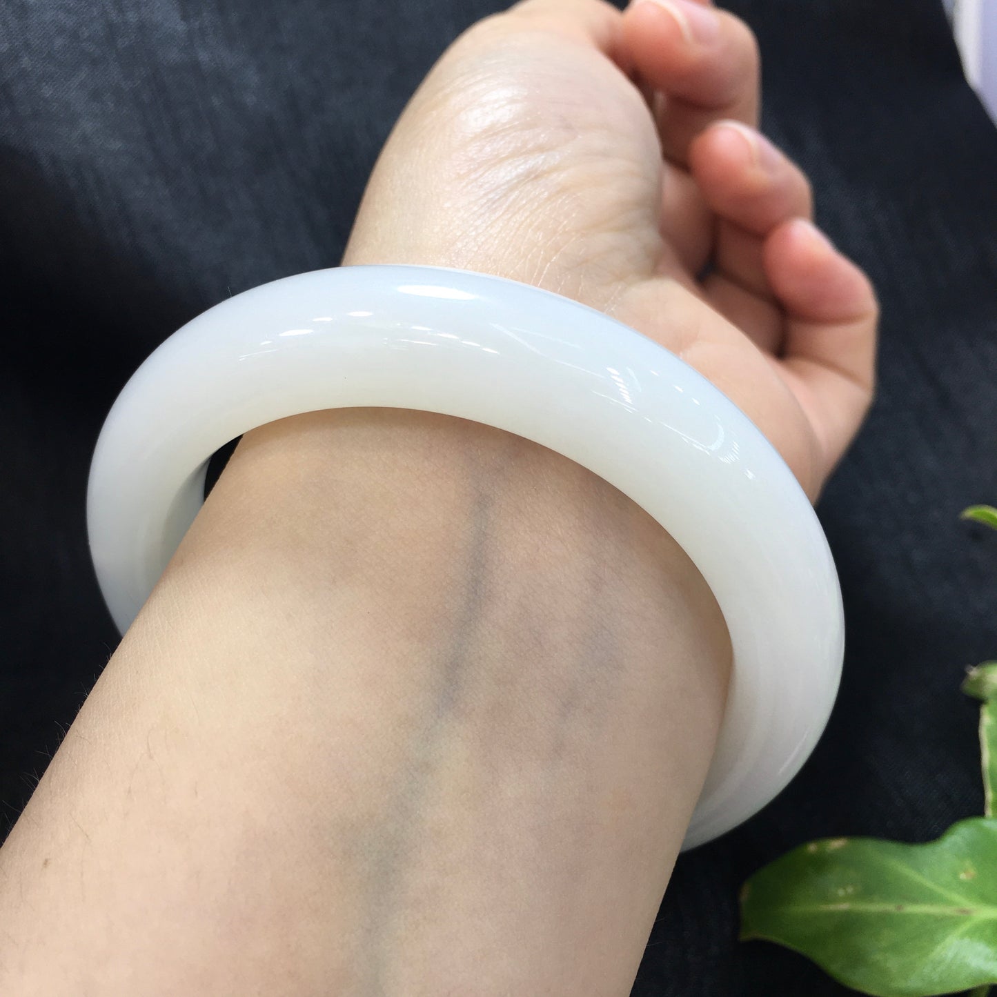 A1979 Inside Diameter 57 MM Superb Chinese White Hetian Jade Bracelet