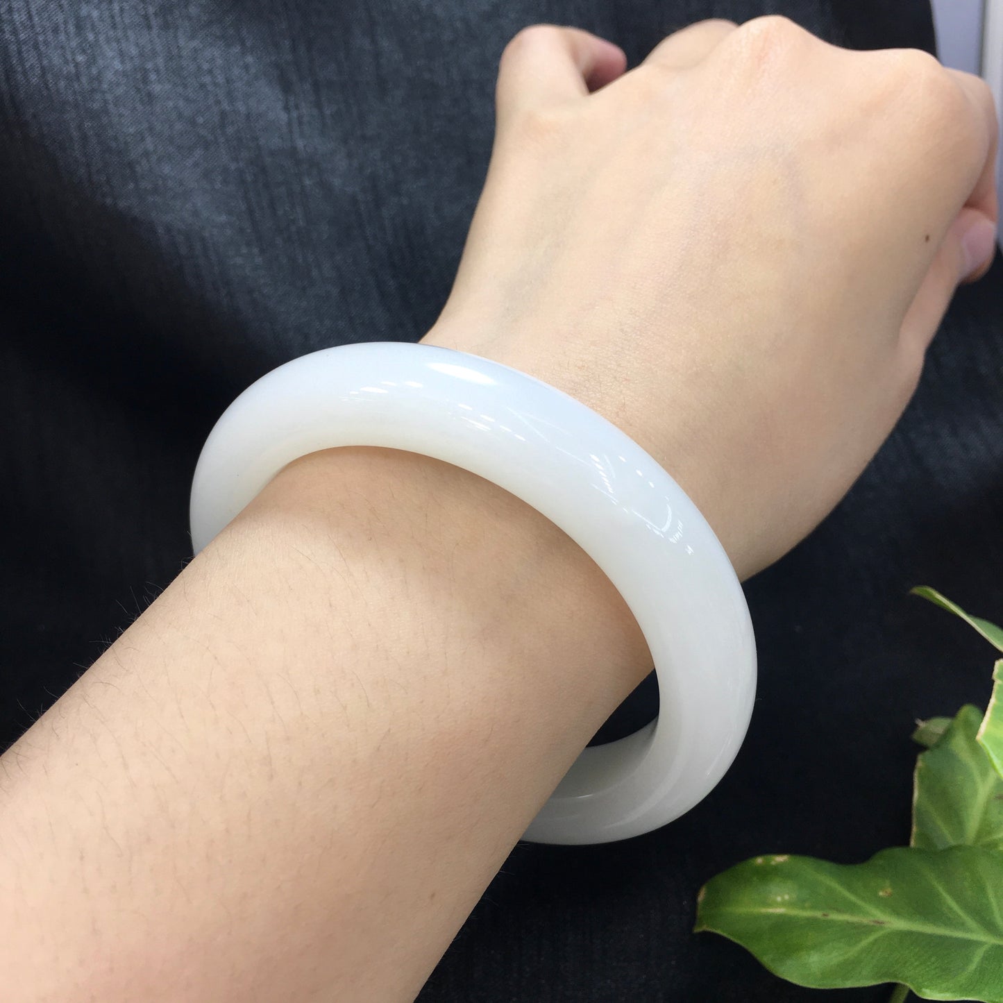 A1979 Inside Diameter 57 MM Superb Chinese White Hetian Jade Bracelet