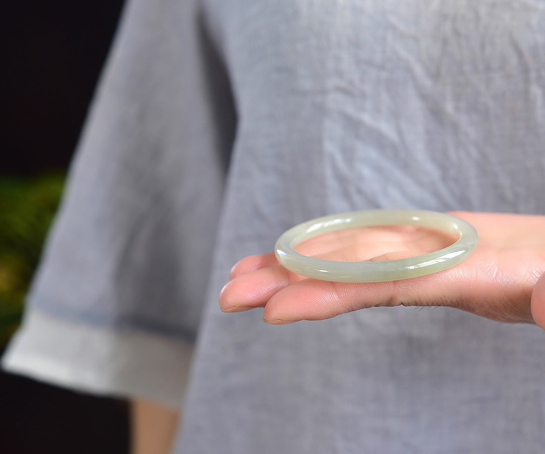 A1989 Inside Diameter 59 MM Superb Chinese Hetian Jade Bracelet