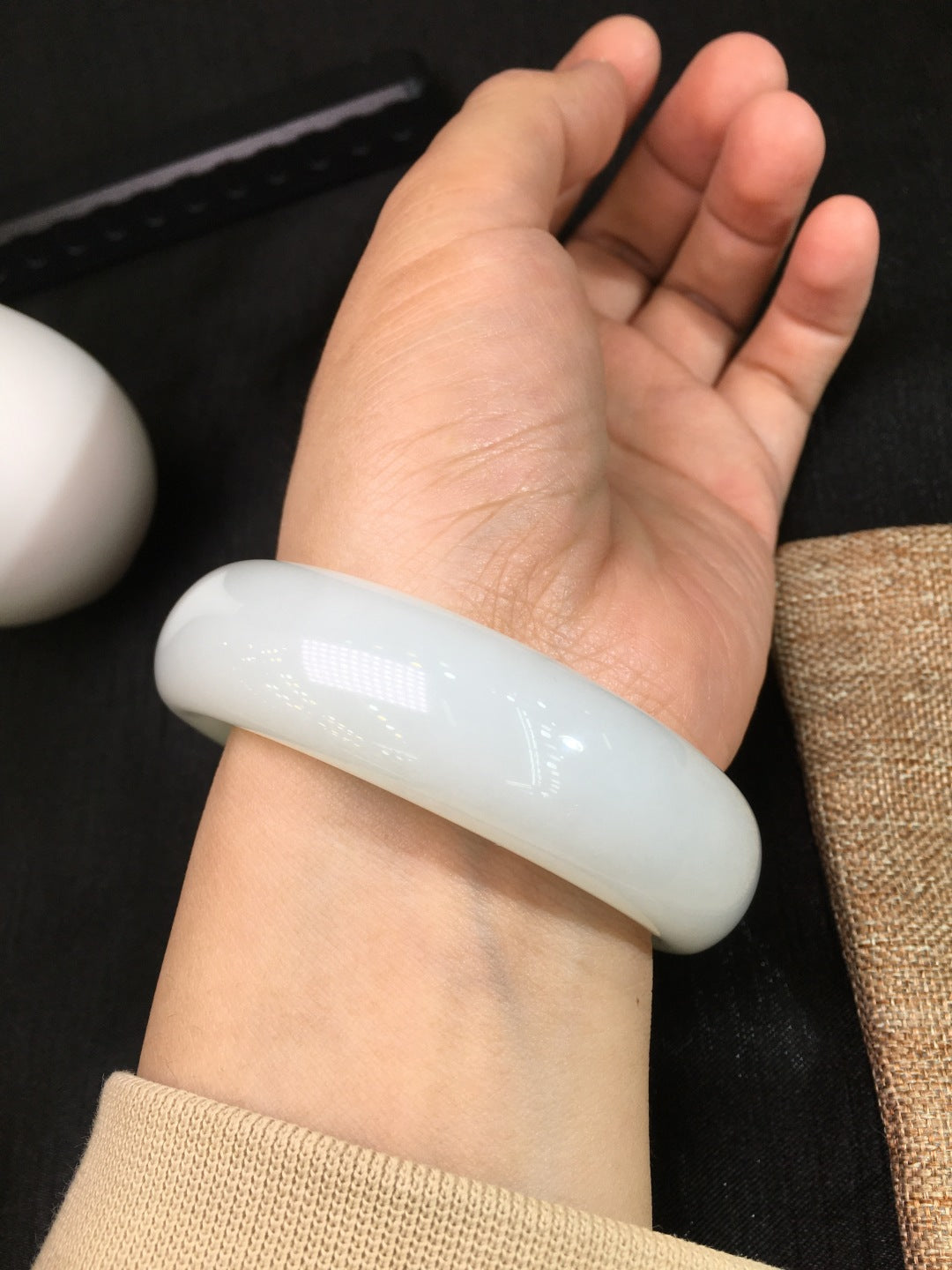 A2004 Inside Diameter 56.5 MM Exquisite Chinese White Hetian Jade Bracelet