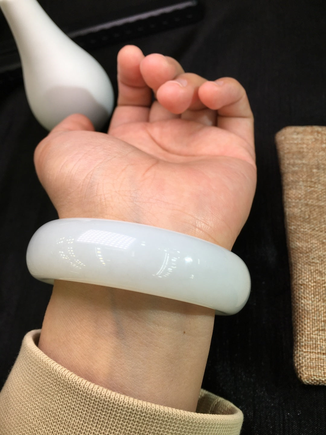 A2004 Inside Diameter 56.5 MM Exquisite Chinese White Hetian Jade Bracelet