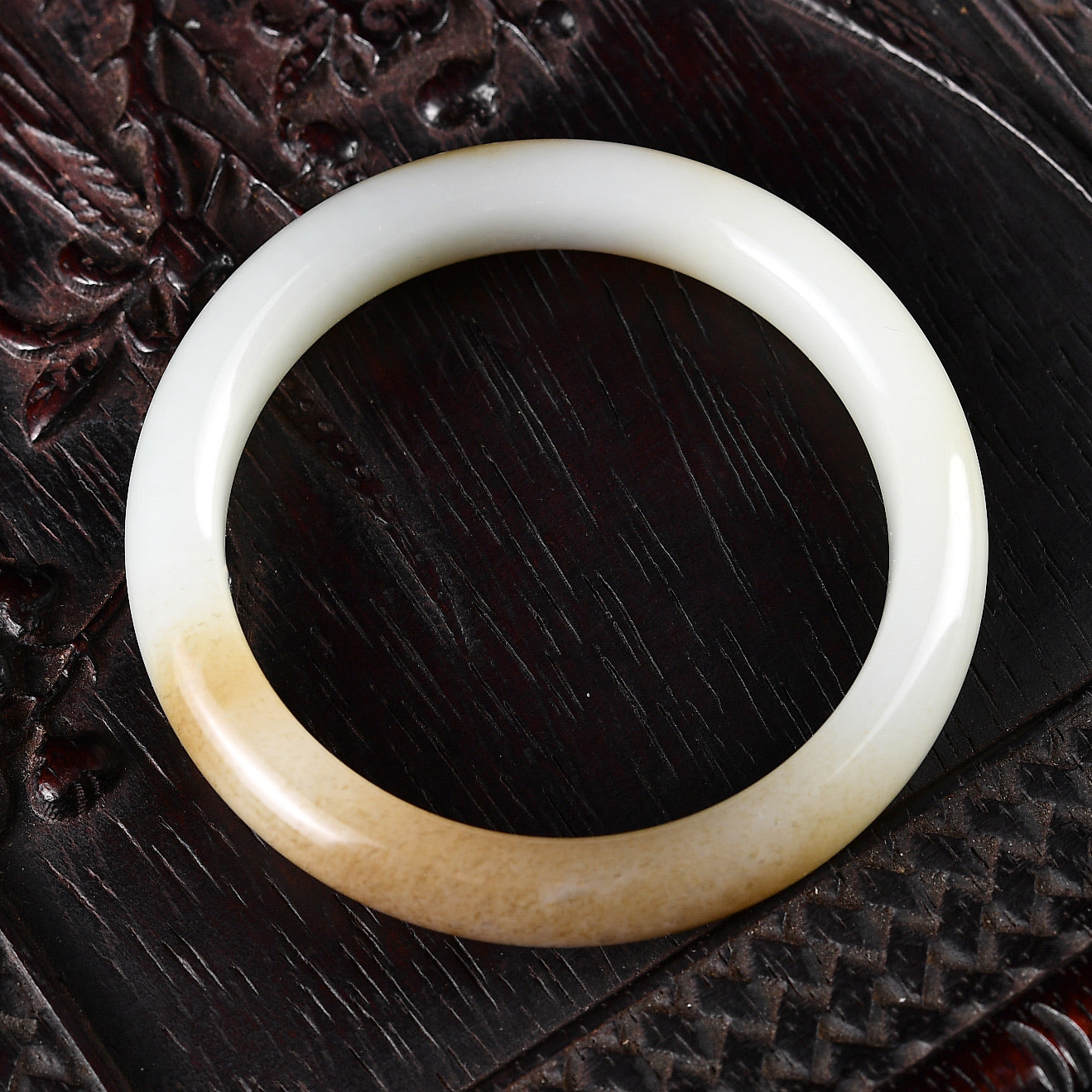 A2010 Inside Diameter 56.5 MM Chinese Sugar White Hetian Jade Bracelet