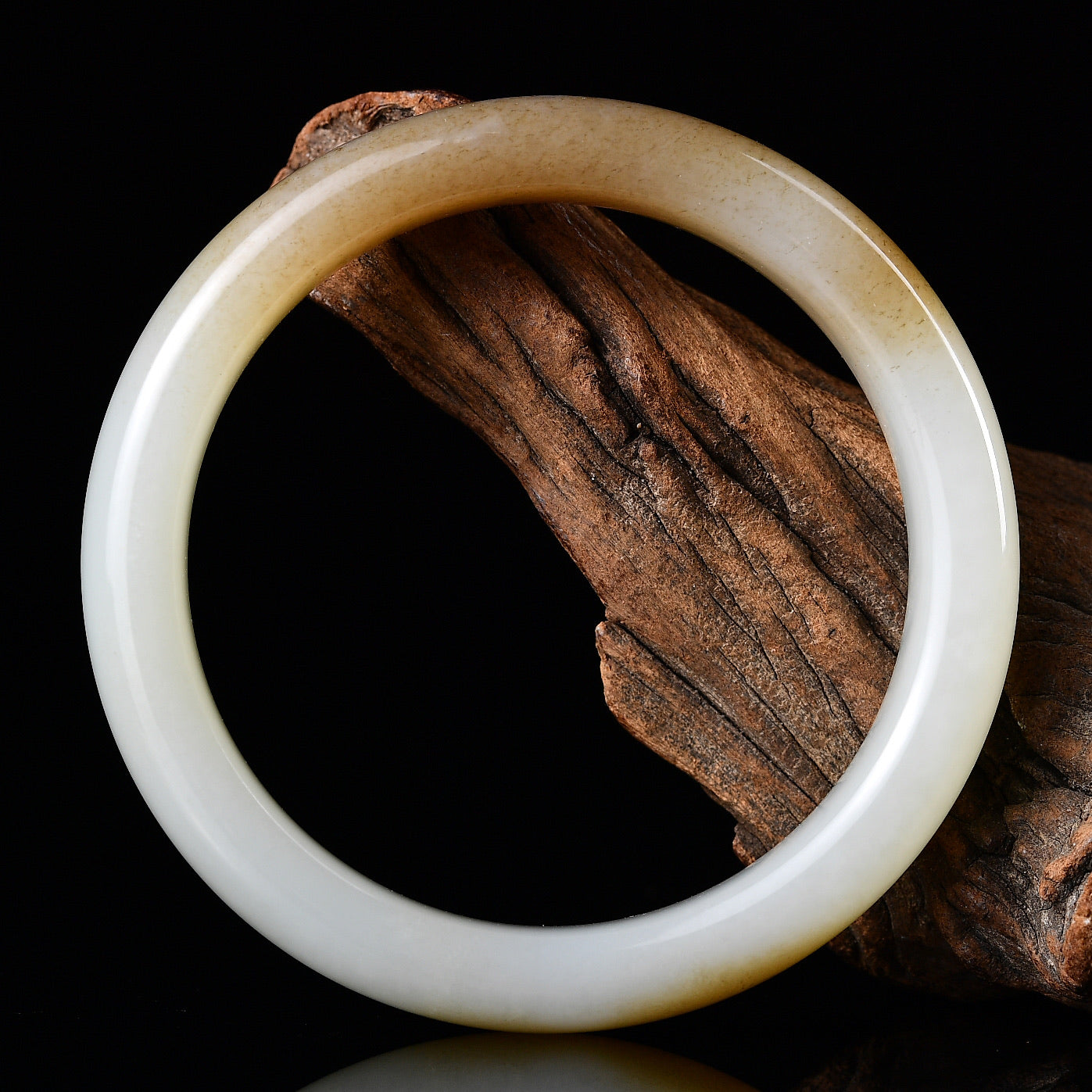A2010 Inside Diameter 56.5 MM Chinese Sugar White Hetian Jade Bracelet
