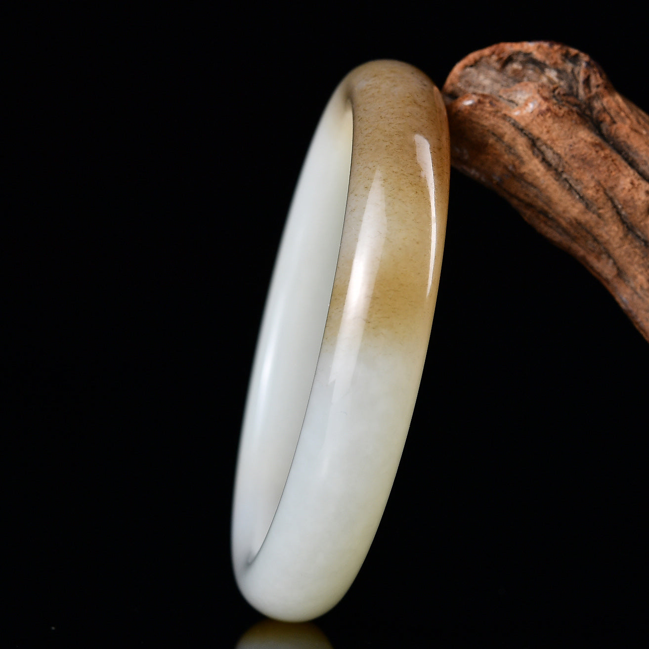 A2010 Inside Diameter 56.5 MM Chinese Sugar White Hetian Jade Bracelet