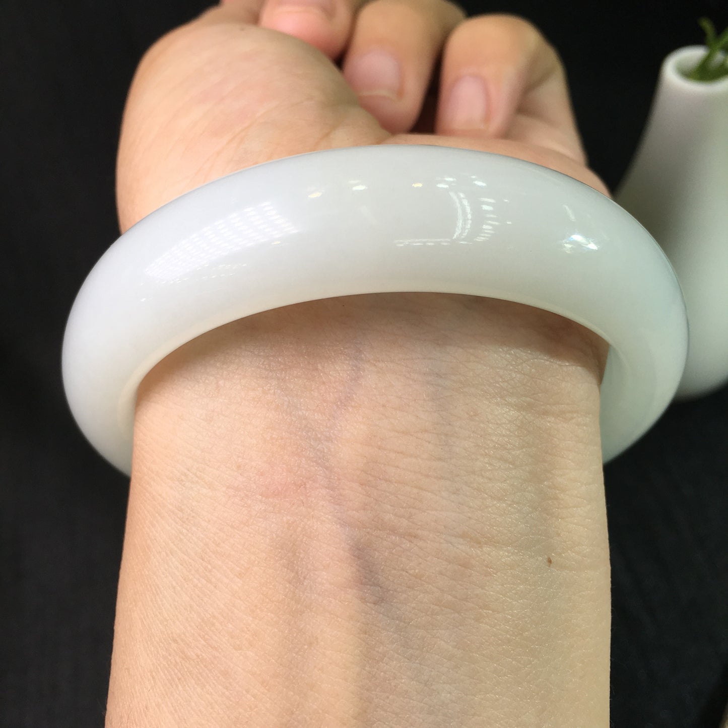 A2014 Inside Diameter 60.5 MM Chinese White Hetian Jade Bracelet