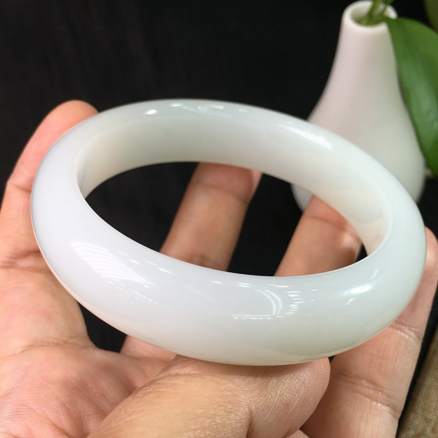 A2014 Inside Diameter 60.5 MM Chinese White Hetian Jade Bracelet