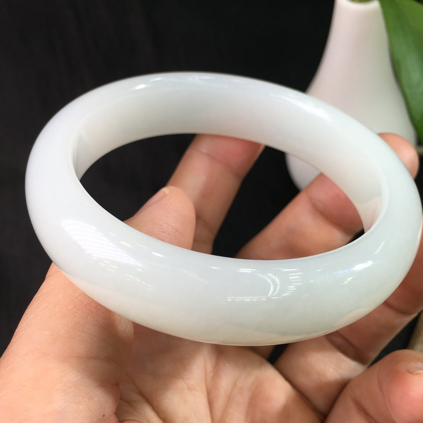 A2014 Inside Diameter 60.5 MM Chinese White Hetian Jade Bracelet