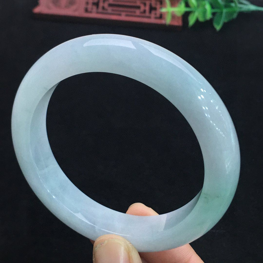 A2025 Inside Diameter 58 MM Beautiful Natural Jadeite Bracelet