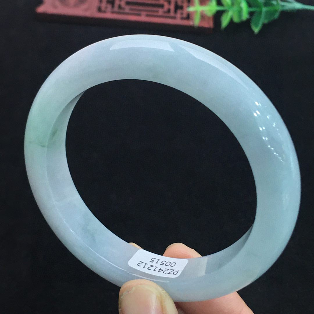 A2025 Inside Diameter 58 MM Beautiful Natural Jadeite Bracelet