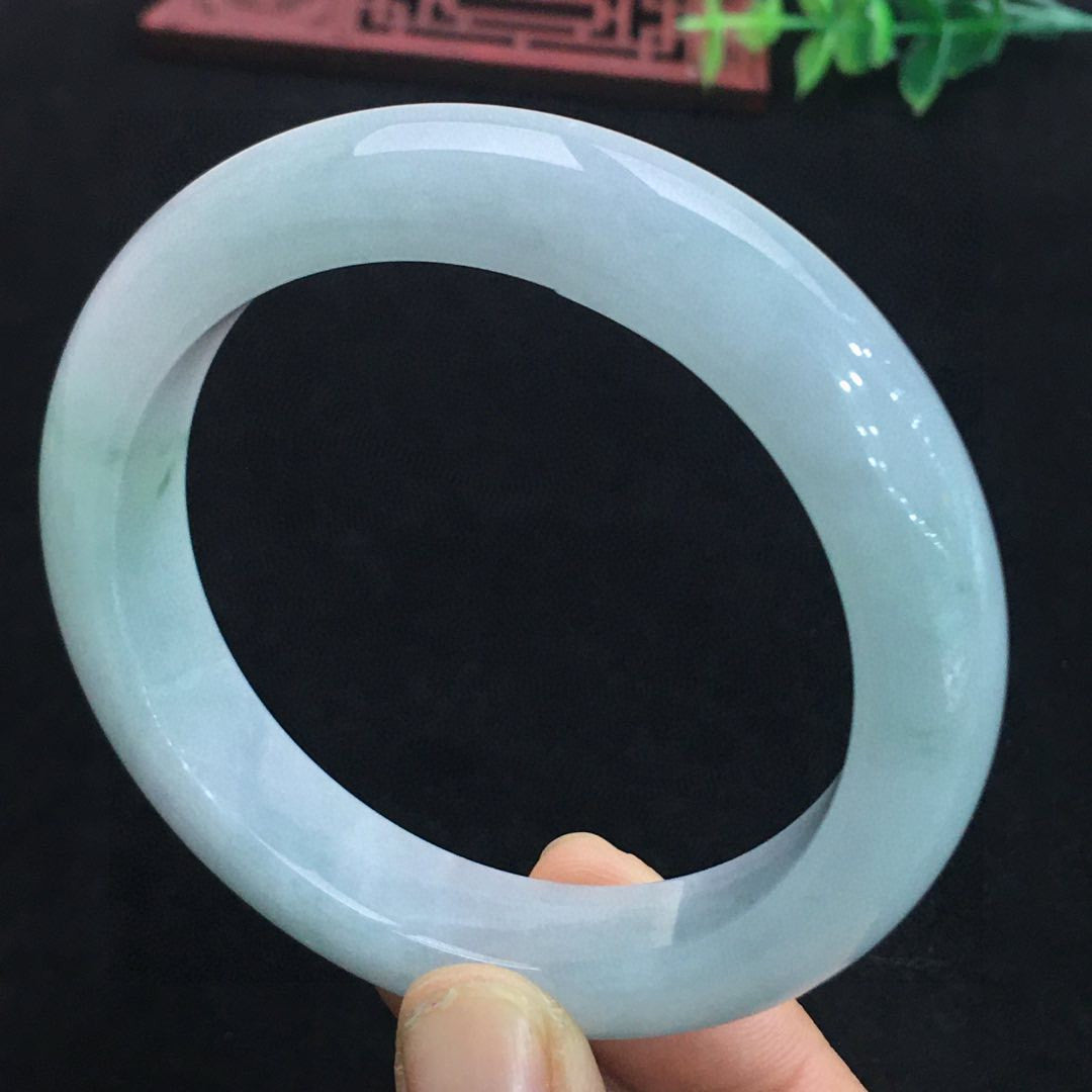 A2025 Inside Diameter 58 MM Beautiful Natural Jadeite Bracelet