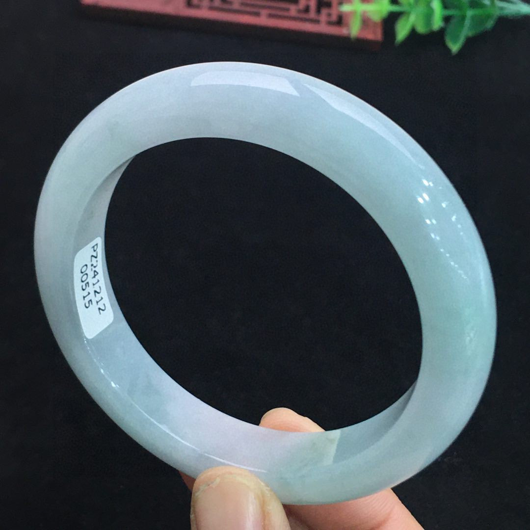A2025 Inside Diameter 58 MM Beautiful Natural Jadeite Bracelet