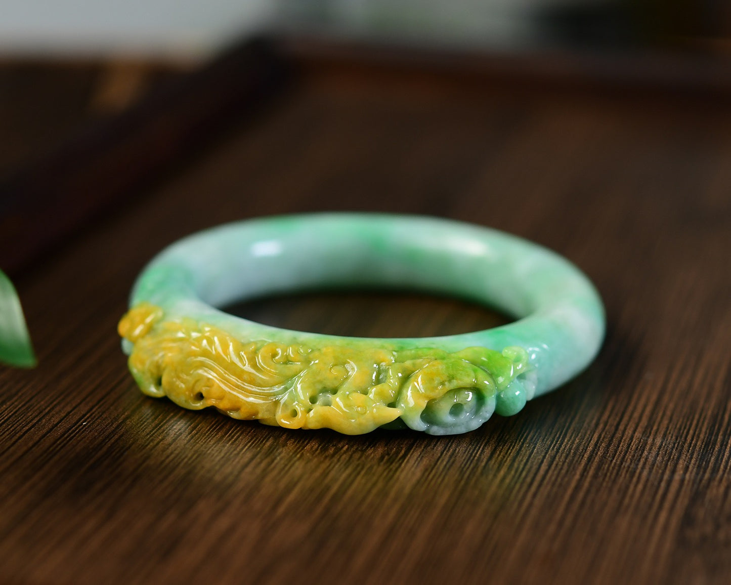 A2030 A Set Exquisite Natural Jadeite Hand Carved Fortune Dragon Pendant & Jadeite Phoenix Bracelet