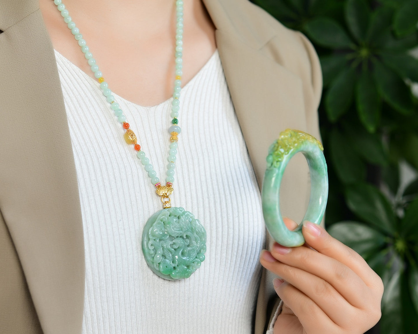 A2030 A Set Exquisite Natural Jadeite Hand Carved Fortune Dragon Pendant & Jadeite Phoenix Bracelet