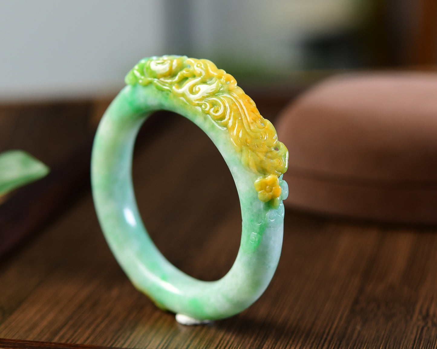 A2030 A Set Exquisite Natural Jadeite Hand Carved Fortune Dragon Pendant & Jadeite Phoenix Bracelet