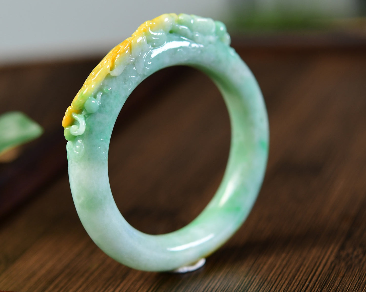 A2030 A Set Exquisite Natural Jadeite Hand Carved Fortune Dragon Pendant & Jadeite Phoenix Bracelet