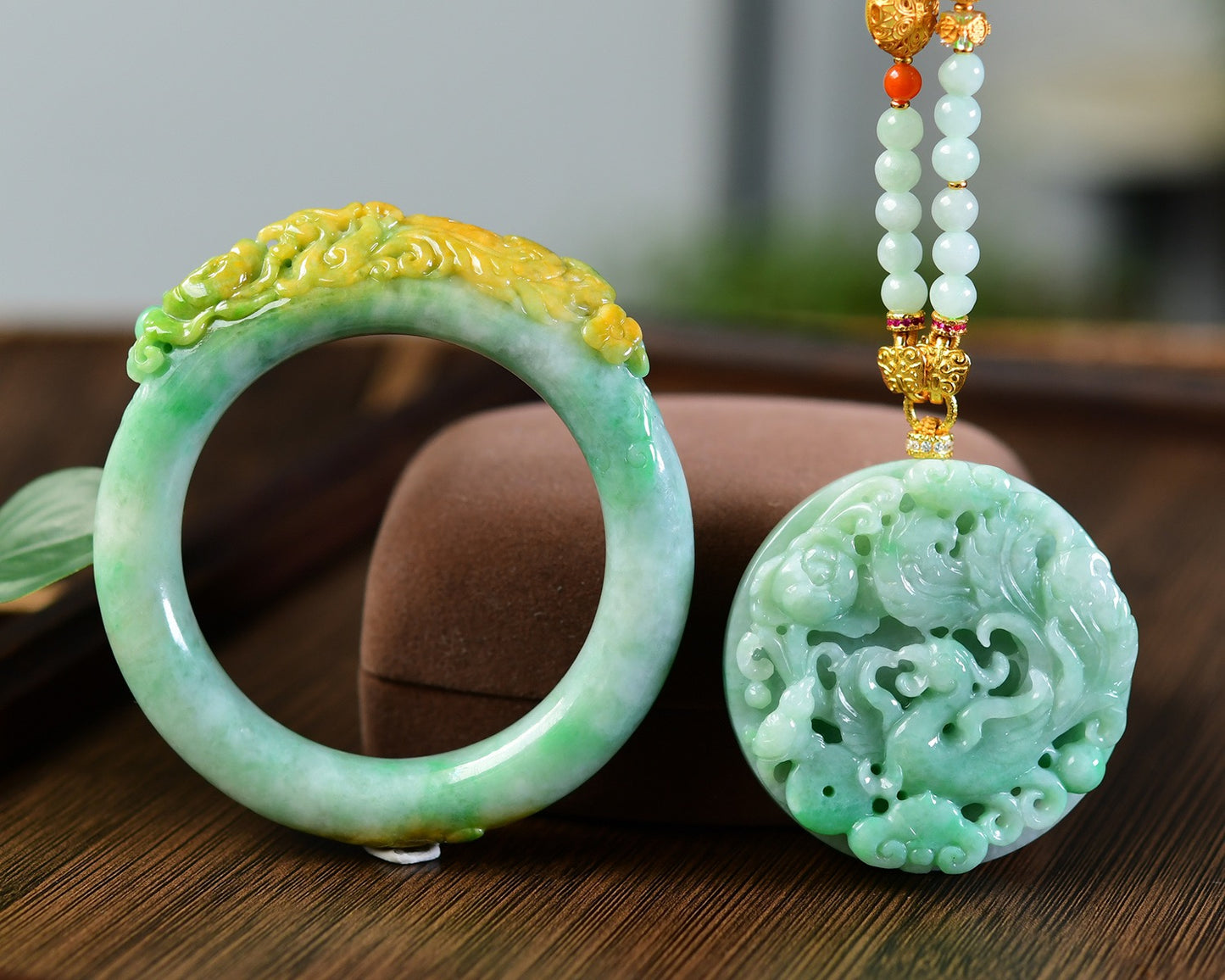 A2030 A Set Exquisite Natural Jadeite Hand Carved Fortune Dragon Pendant & Jadeite Phoenix Bracelet