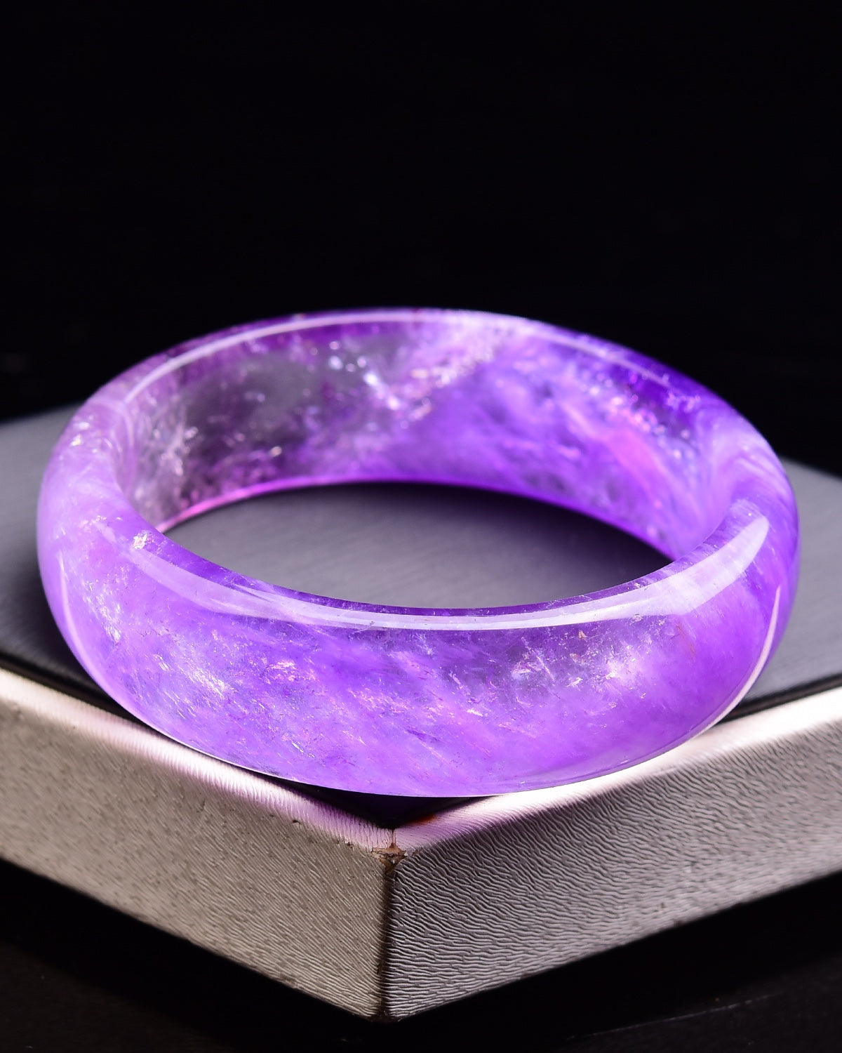 A2047 Inside Diameter 59 MM Exquisite Amethyst Bracelet
