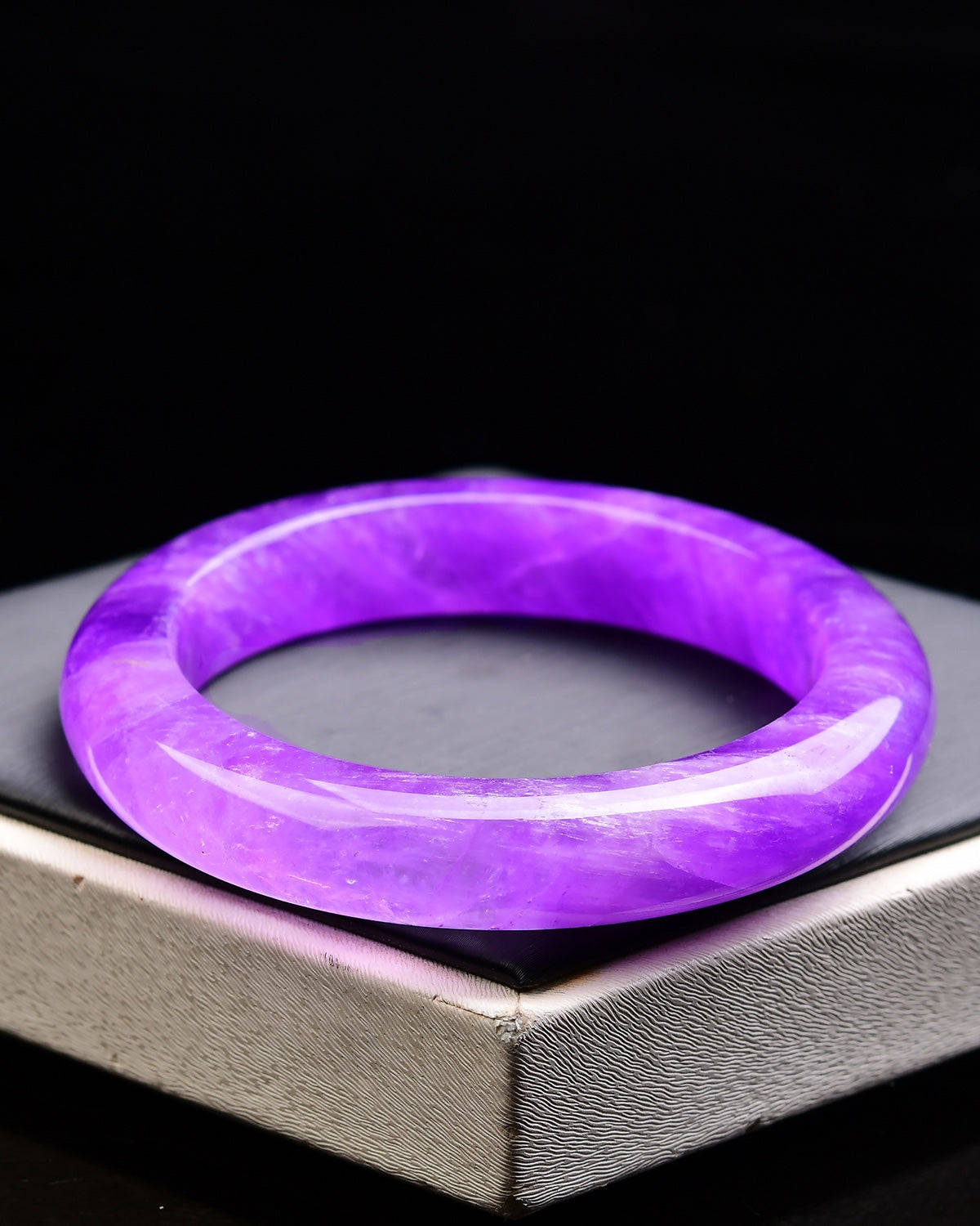 A2048 Inside Diameter 56 MM Exquisite Amethyst Bracelet