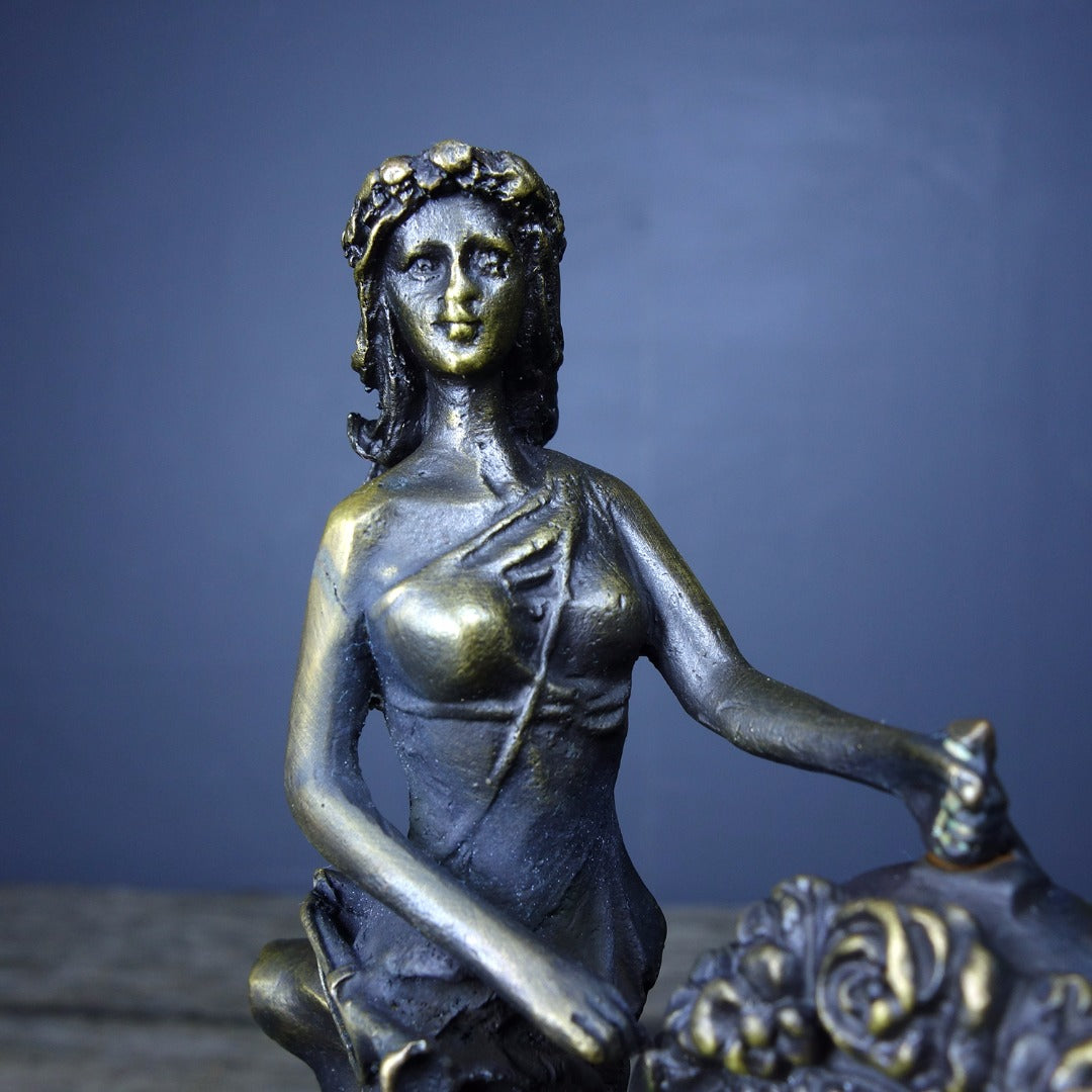 A2091 Vintage Bronze Beautiful Woman Mechanical Clock