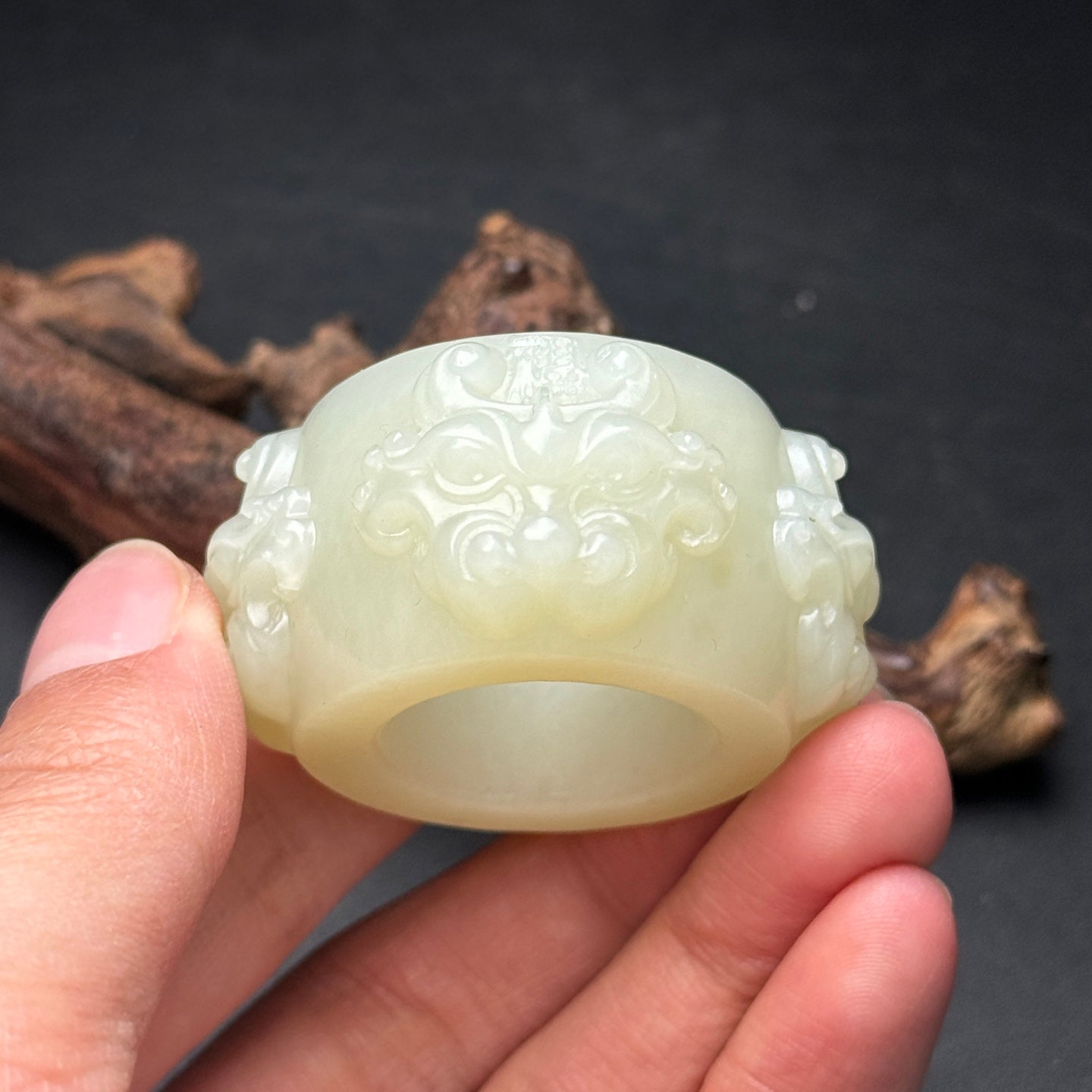 A2115 Superb Chinese Hetian Jade High Relief Beast Face Thumb Ring