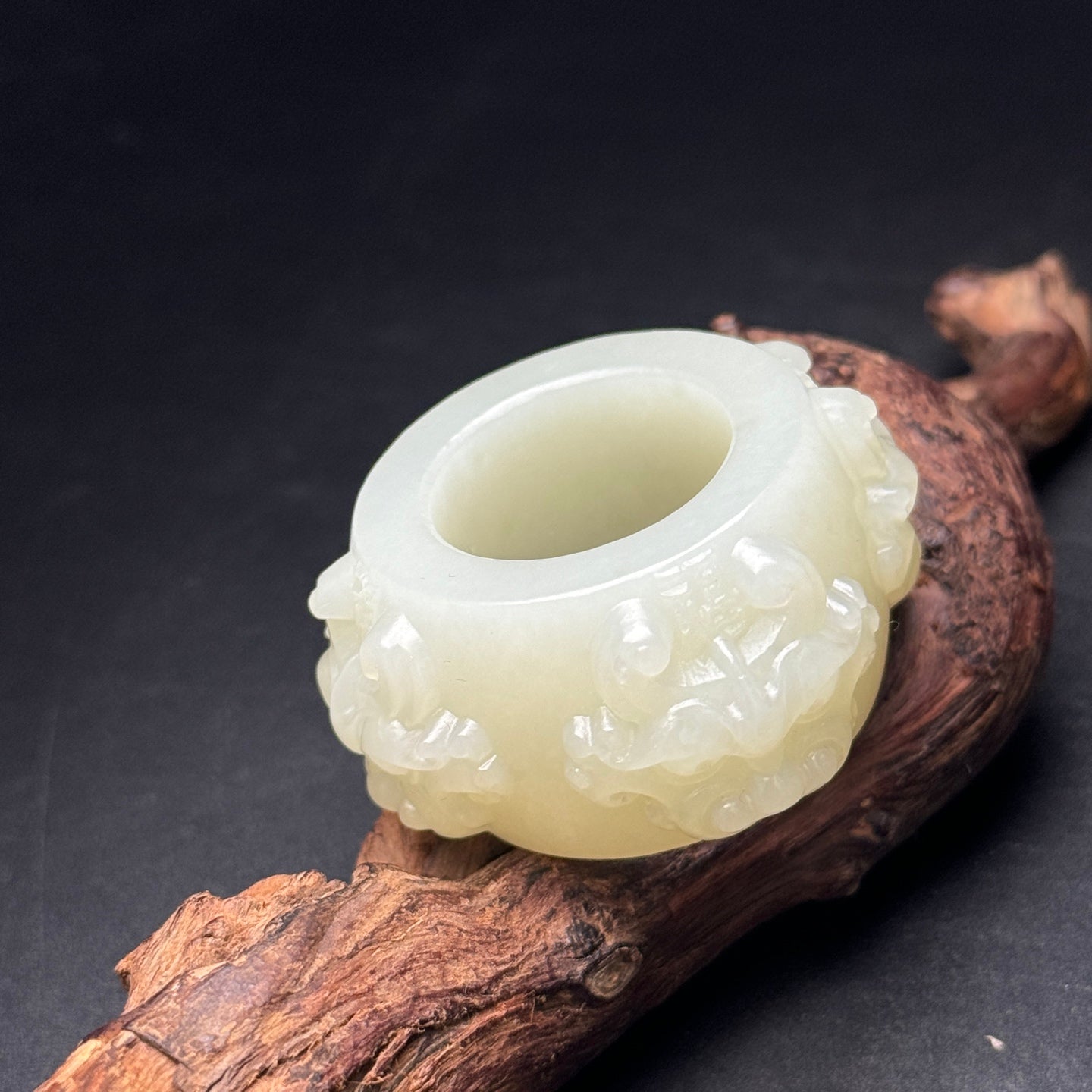A2115 Superb Chinese Hetian Jade High Relief Beast Face Thumb Ring
