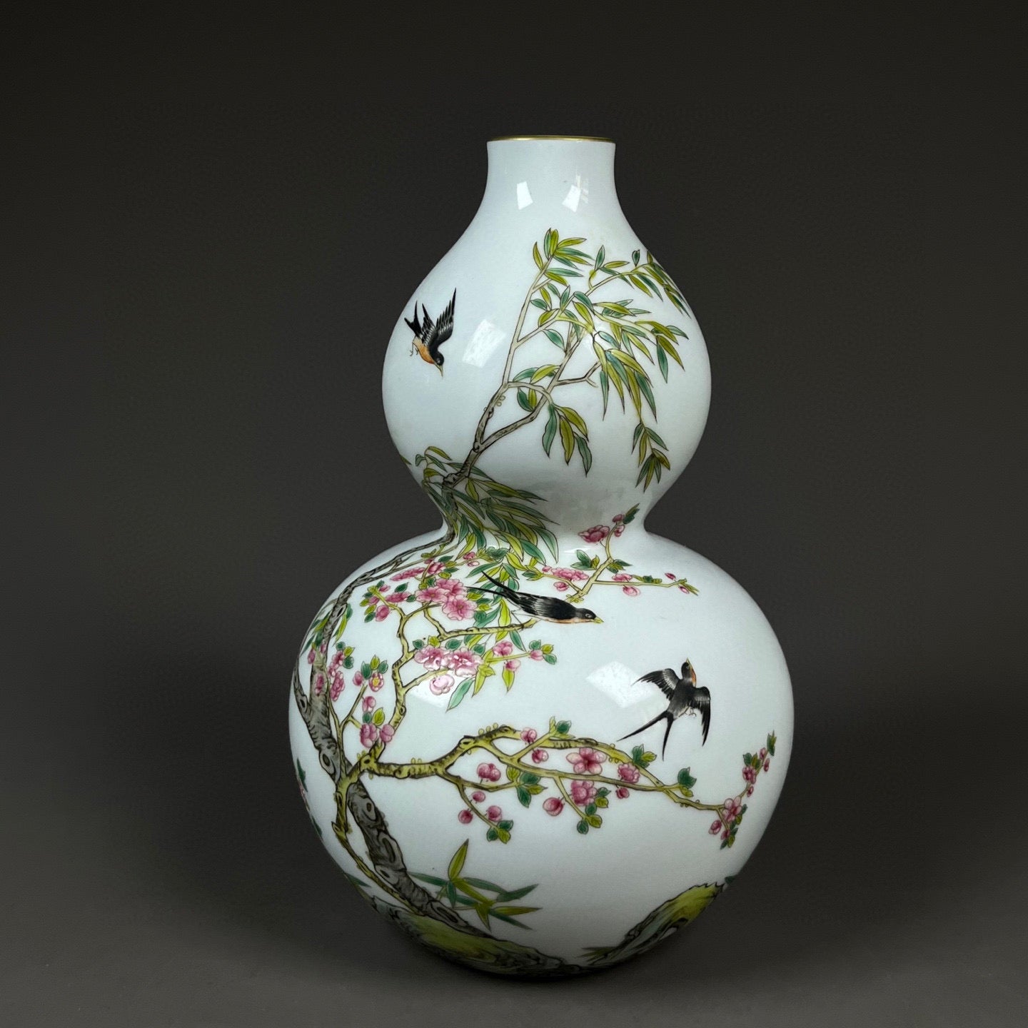 A2202 Chinese Famille Rose Enamel Plum Flower & Magpie Design Gourd Shape Porcelain Vase