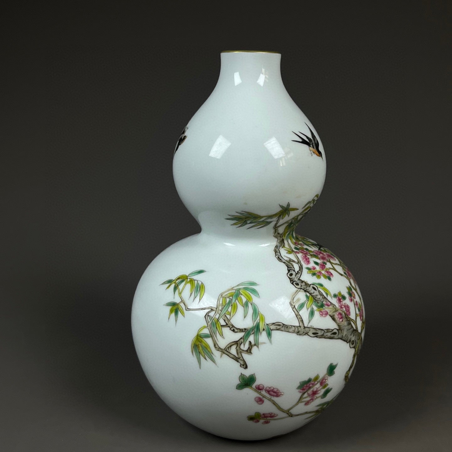 A2202 Chinese Famille Rose Enamel Plum Flower & Magpie Design Gourd Shape Porcelain Vase