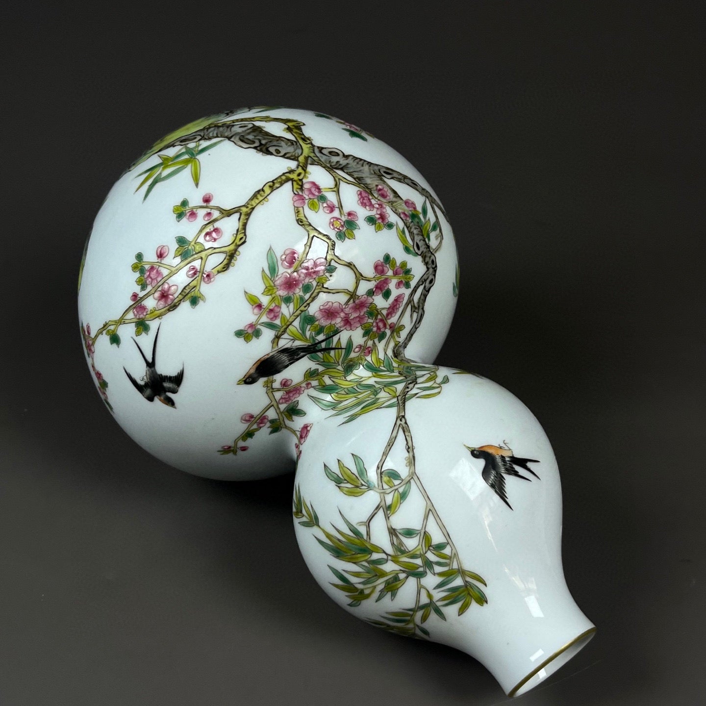 A2202 Chinese Famille Rose Enamel Plum Flower & Magpie Design Gourd Shape Porcelain Vase