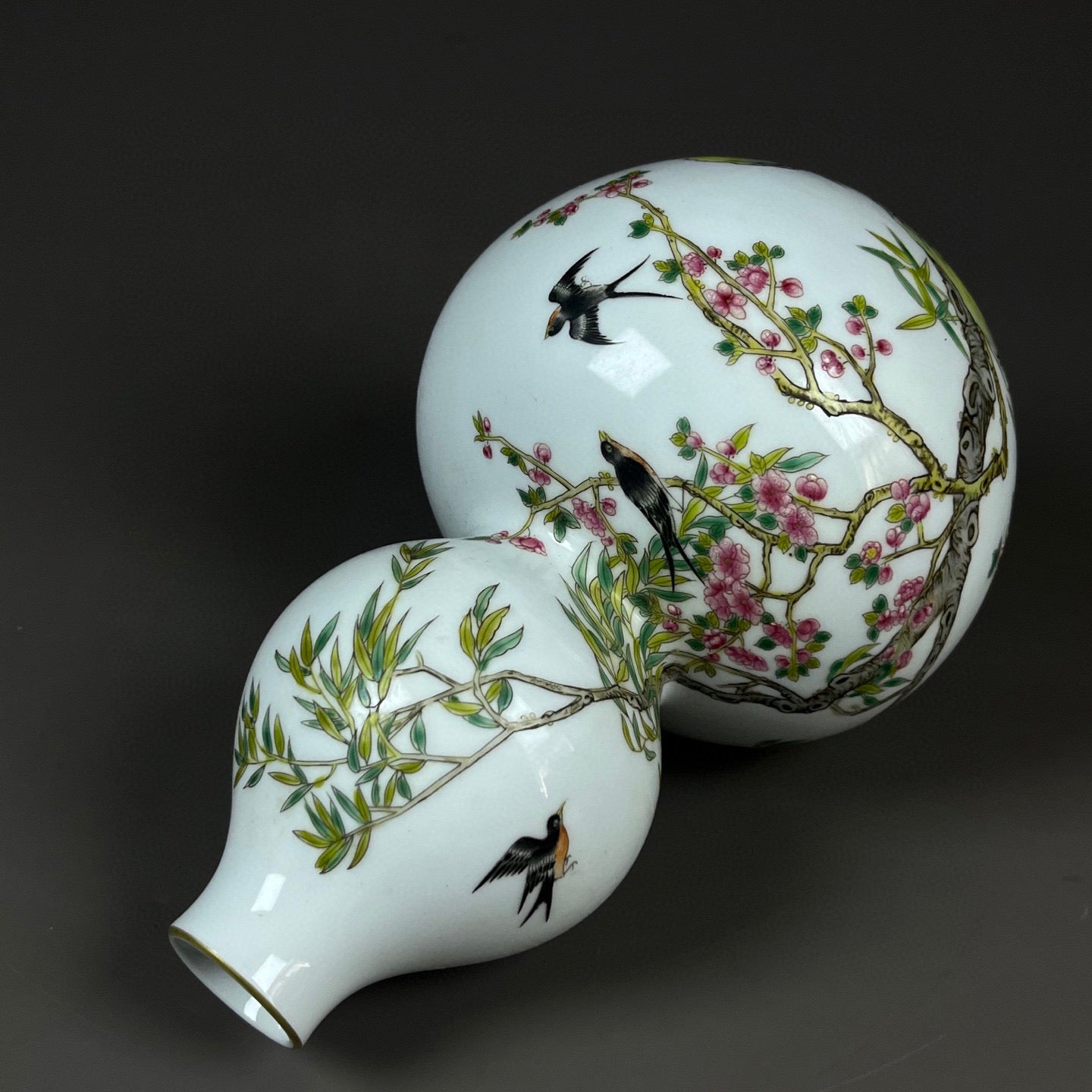 A2202 Chinese Famille Rose Enamel Plum Flower & Magpie Design Gourd Shape Porcelain Vase