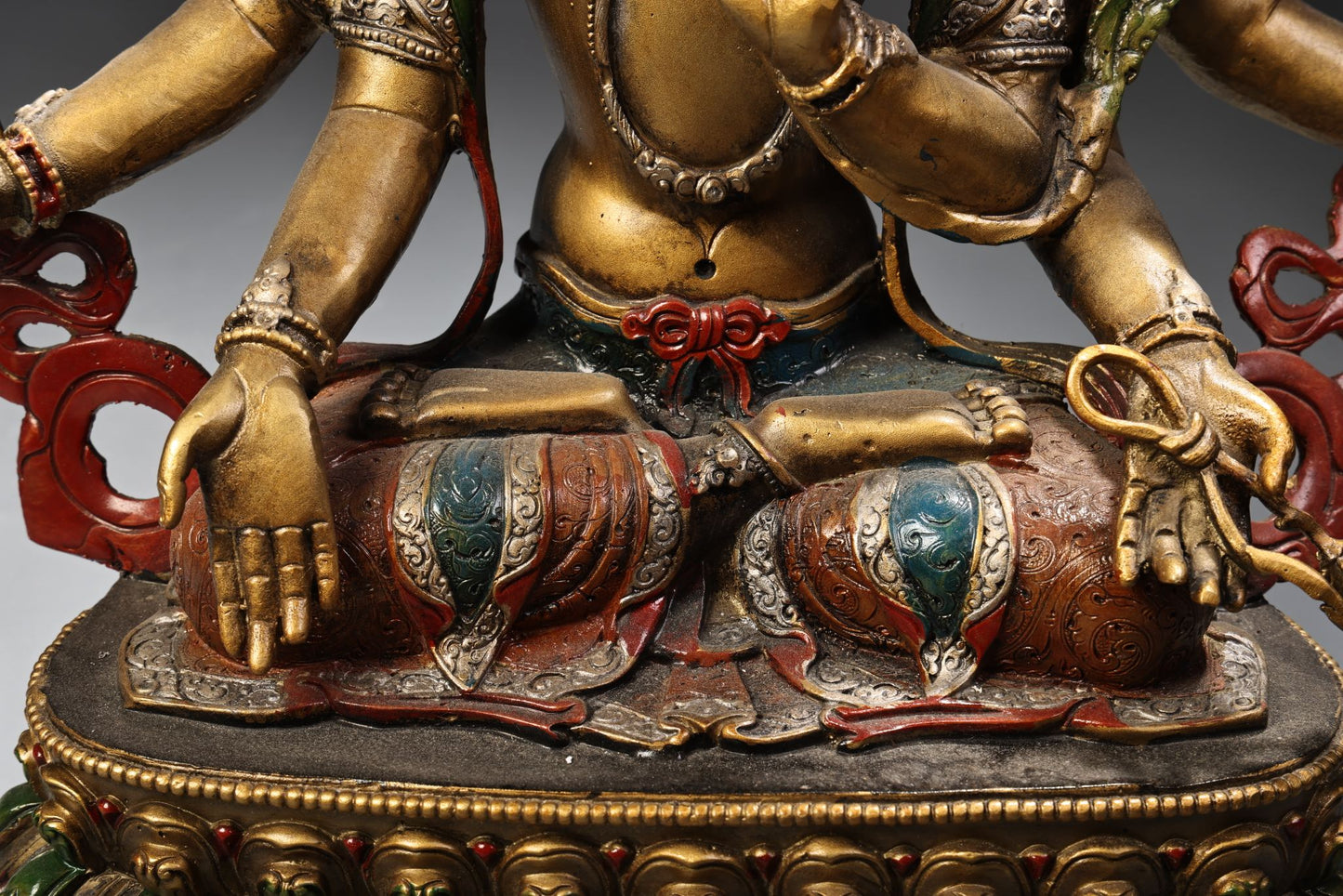 A2204 Tibetan Buddhism Colored Drawing Gilt Gold Copper Six Arm Kwan-yin Statue