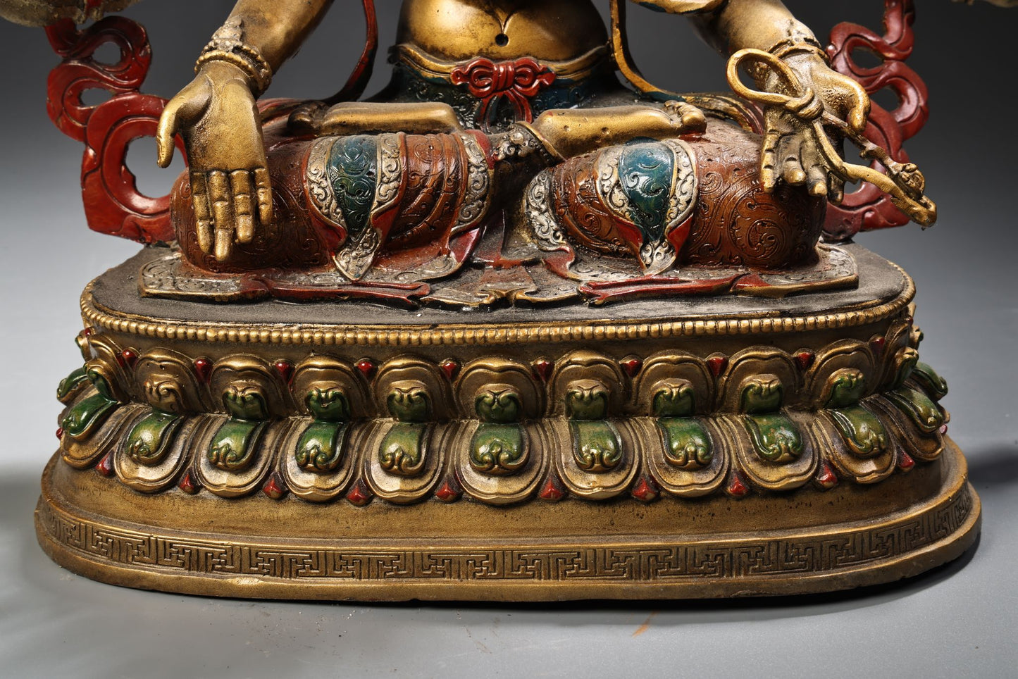 A2204 Tibetan Buddhism Colored Drawing Gilt Gold Copper Six Arm Kwan-yin Statue