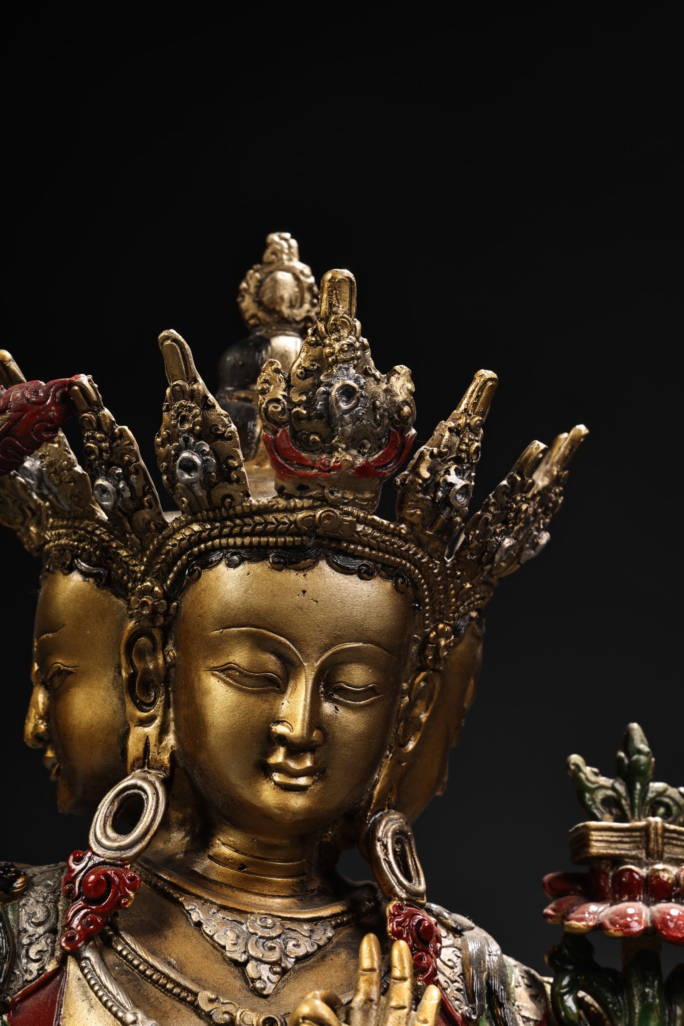 A2204 Tibetan Buddhism Colored Drawing Gilt Gold Copper Six Arm Kwan-yin Statue