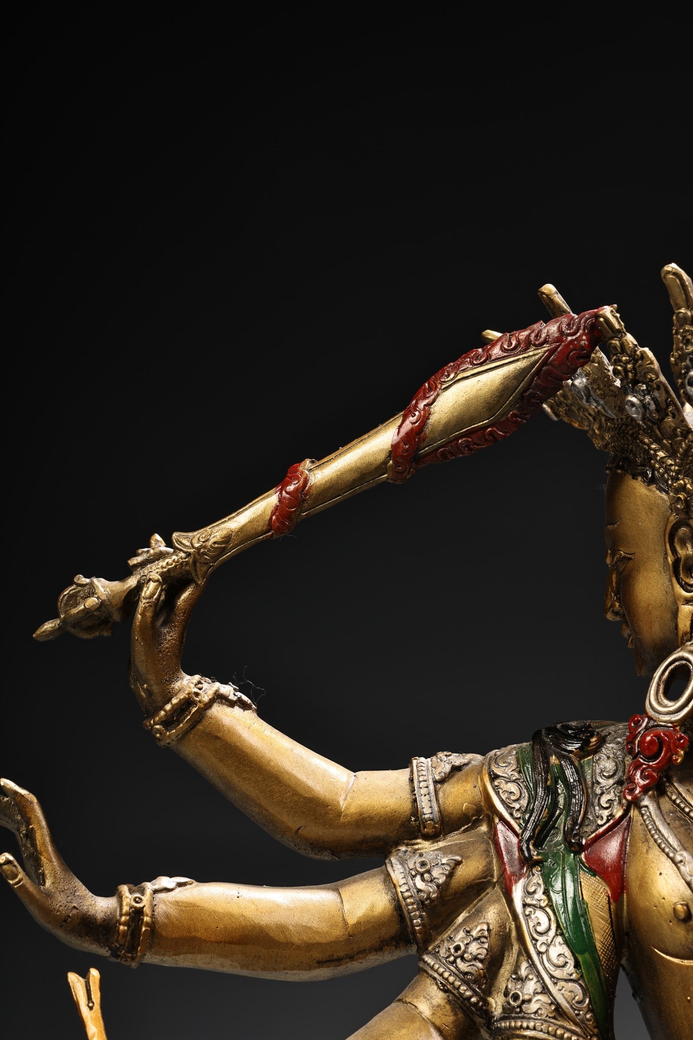 A2204 Tibetan Buddhism Colored Drawing Gilt Gold Copper Six Arm Kwan-yin Statue