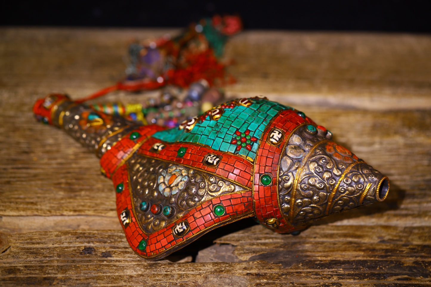 A2211 Tibetan Buddhism Gilt Gold Copper Inlay DZI Agate & Turquoise & Gems Conch Statue