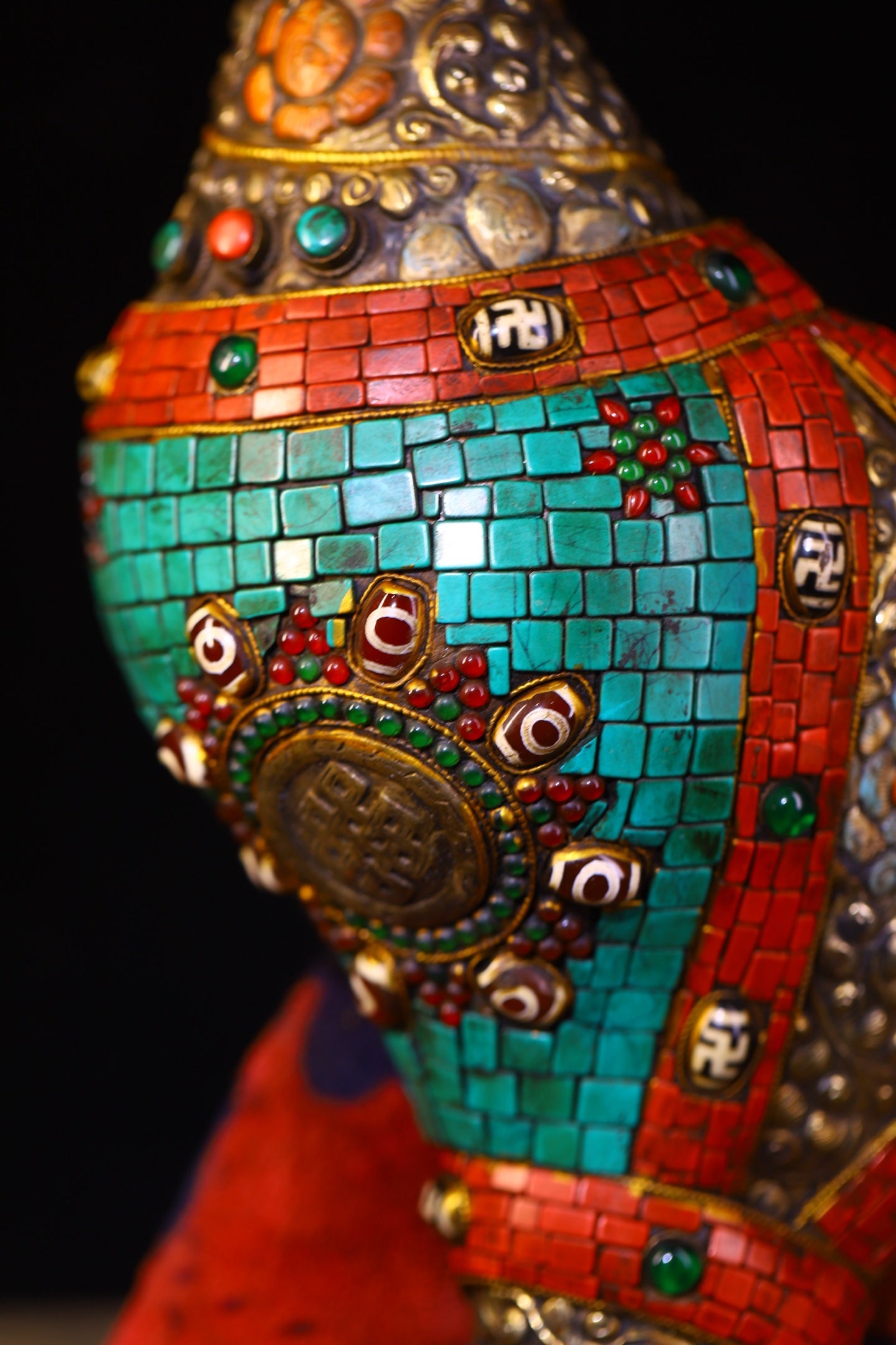 A2211 Tibetan Buddhism Gilt Gold Copper Inlay DZI Agate & Turquoise & Gems Conch Statue