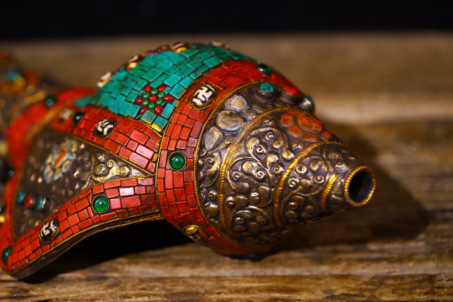 A2211 Tibetan Buddhism Gilt Gold Copper Inlay DZI Agate & Turquoise & Gems Conch Statue