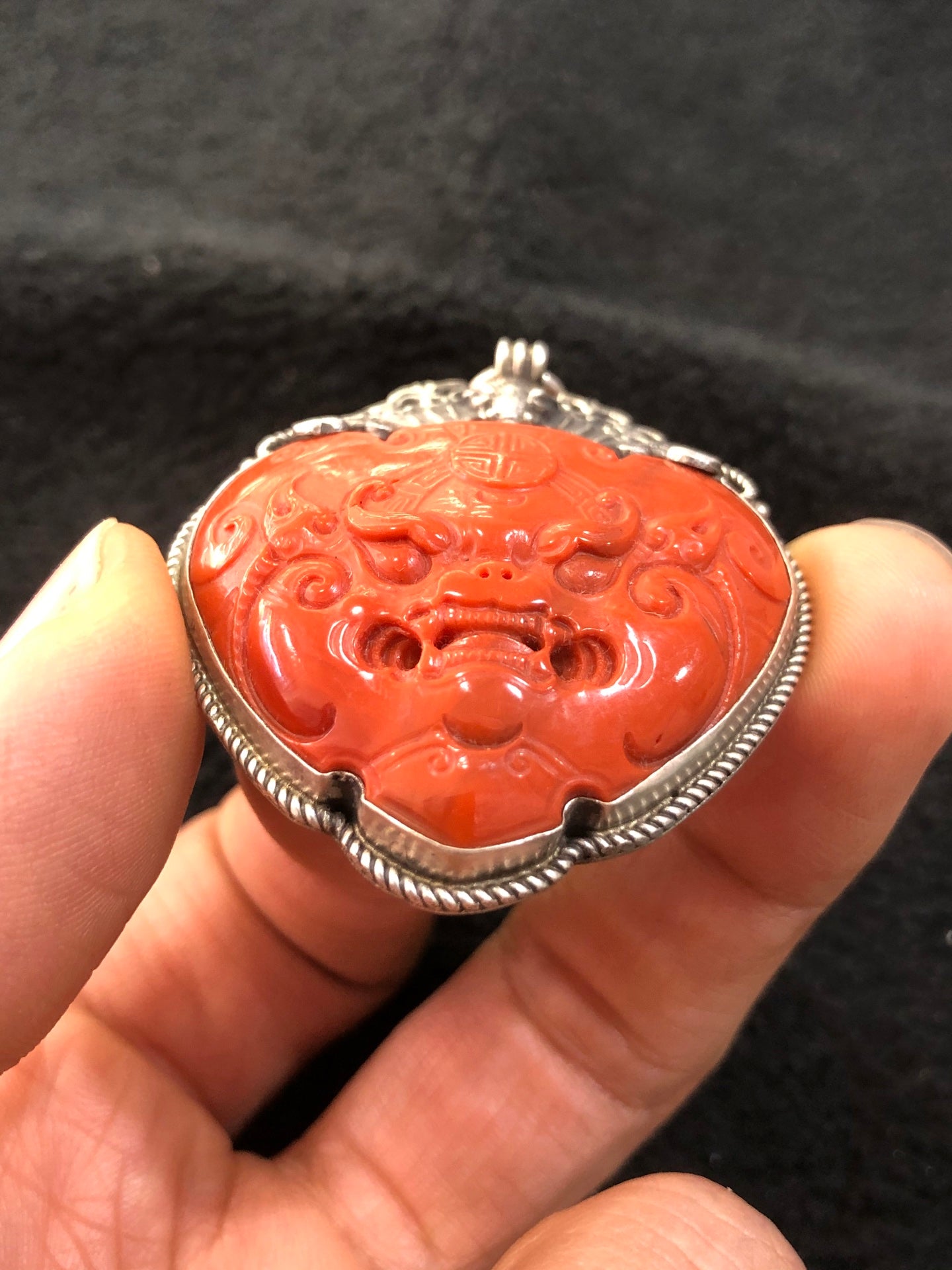 A2217 Chinese Pure Silver Inlay Nanhong Agate Carved Beast Face Pendant