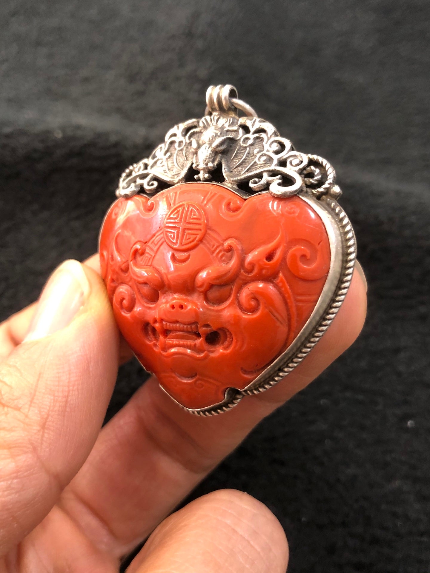 A2217 Chinese Pure Silver Inlay Nanhong Agate Carved Beast Face Pendant