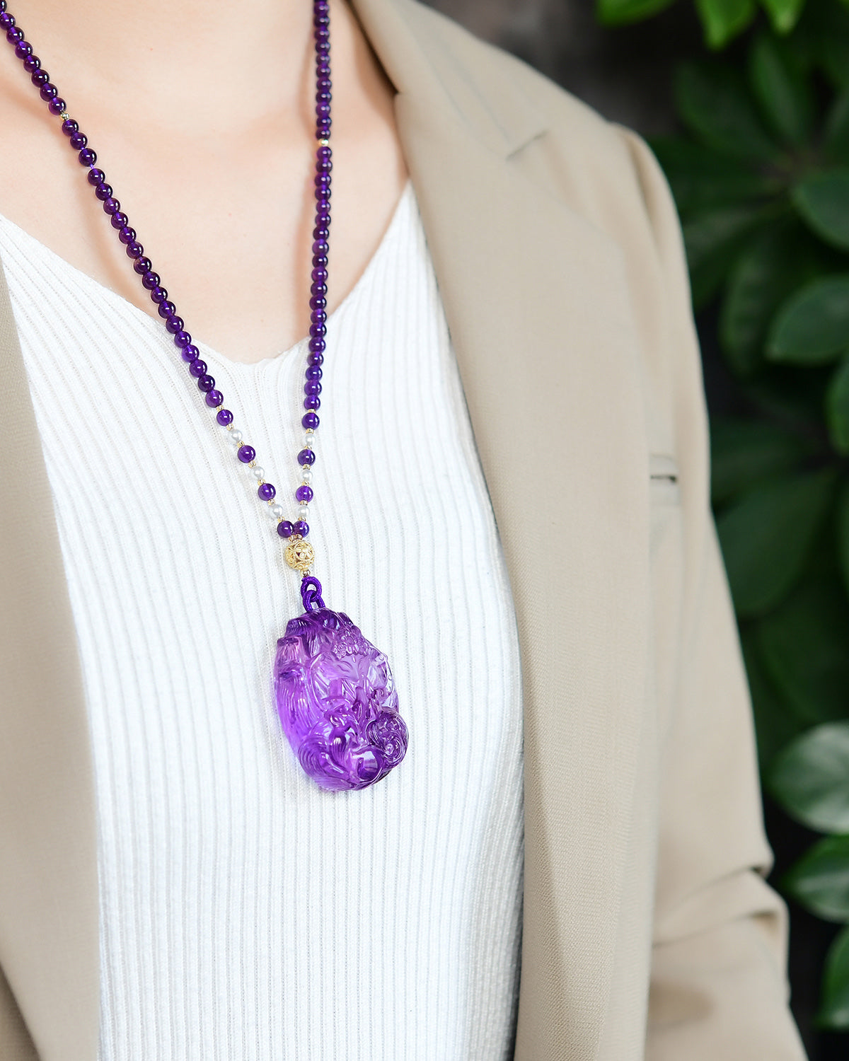 A2258 Exquisite Amethyst Crystal Carved Nine-tailed Fox Pendant